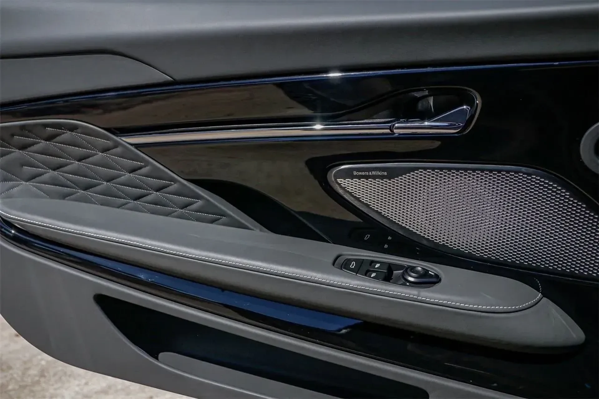 mph025_1839294733_e9432cd2a699416e8609de8759994104_fc34ff34f8