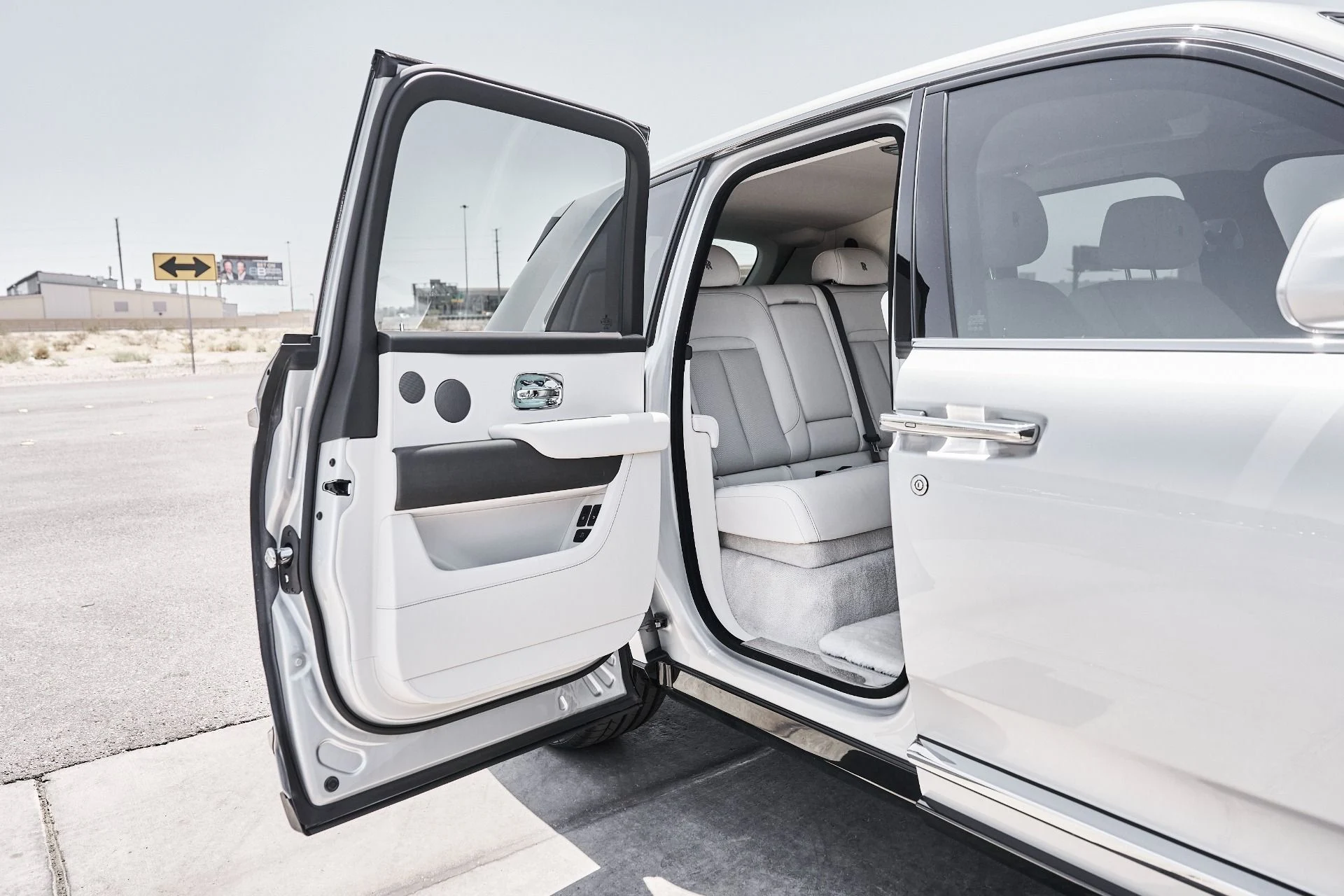 mph025_1842702942_Used_2025_Rolls_Royce_Cullinan_Base_1781217281_d821e43b8b