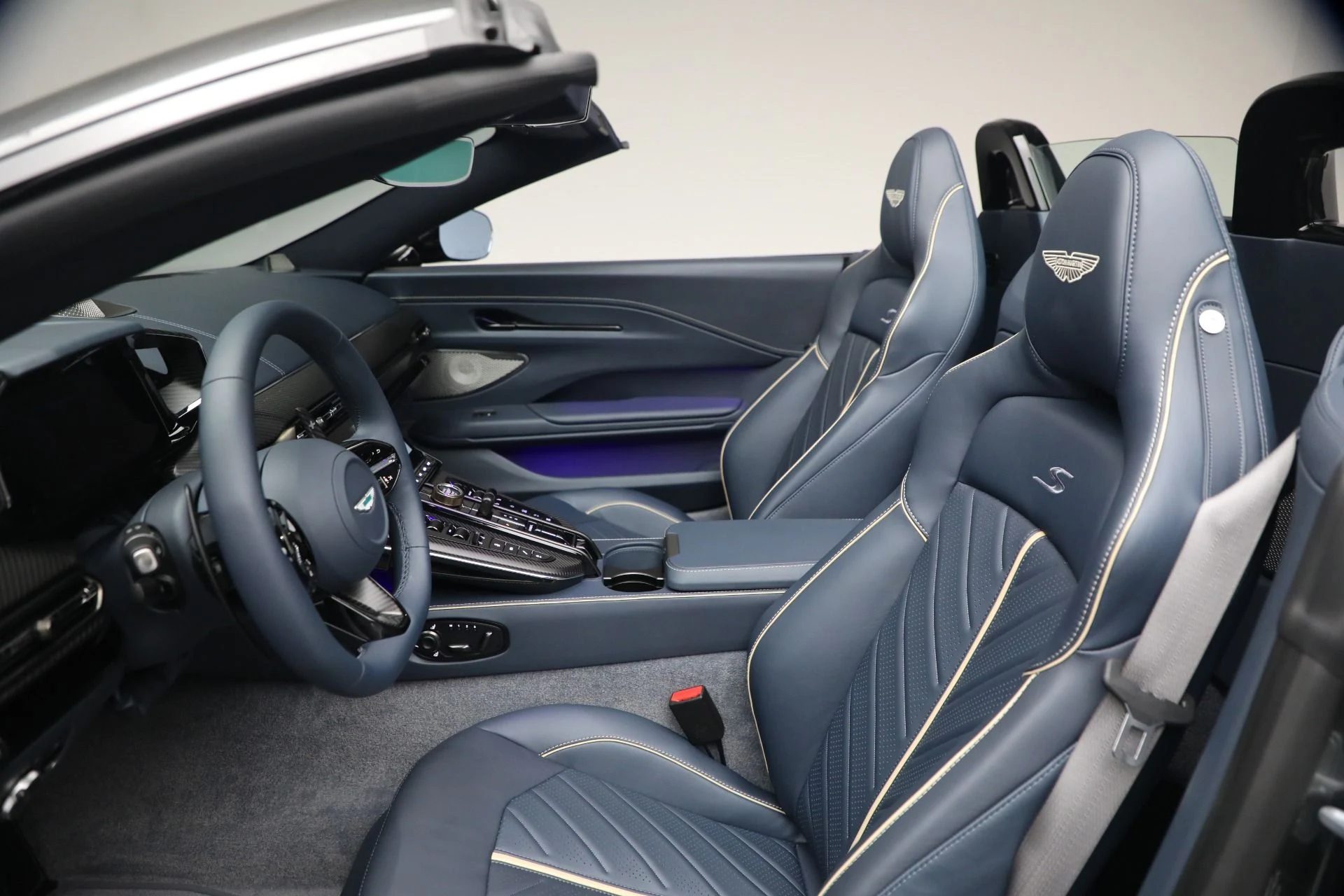 mph025_1844971378_New_2026_Aston_Martin_Vantage_S_Roadster_1787407546_3dd4a339ea