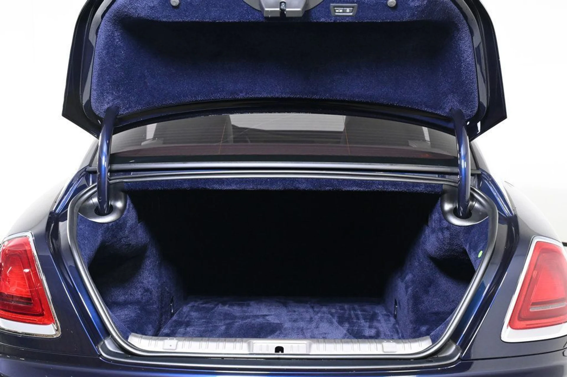 mph025_1849402150_used_2019_rolls_royce_wraith_base_11350_22954809_25_1024_fcc112fa4f