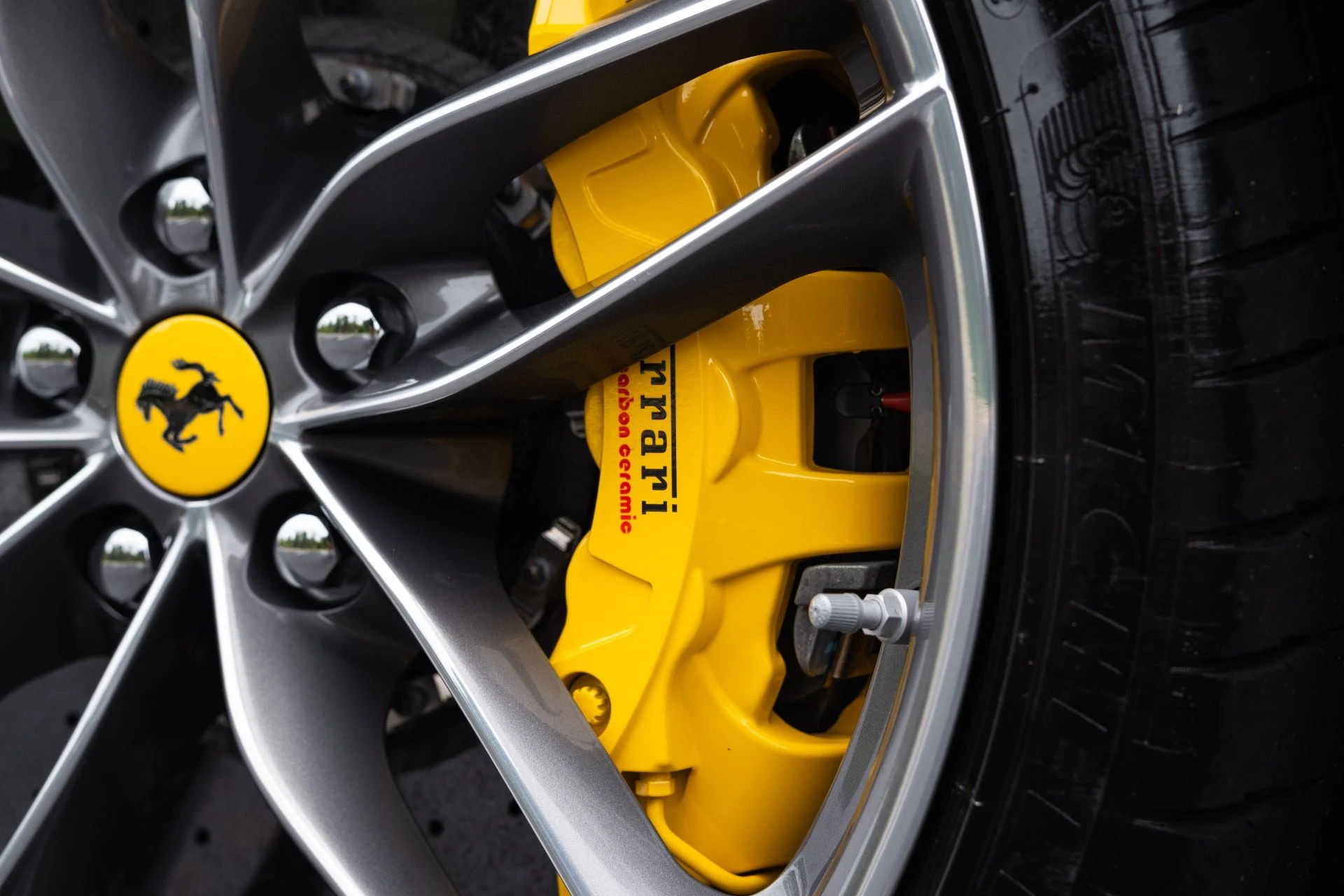 mph025_1853348728_Used_2019_Ferrari_488_Spider_1775191642_7d828e9471