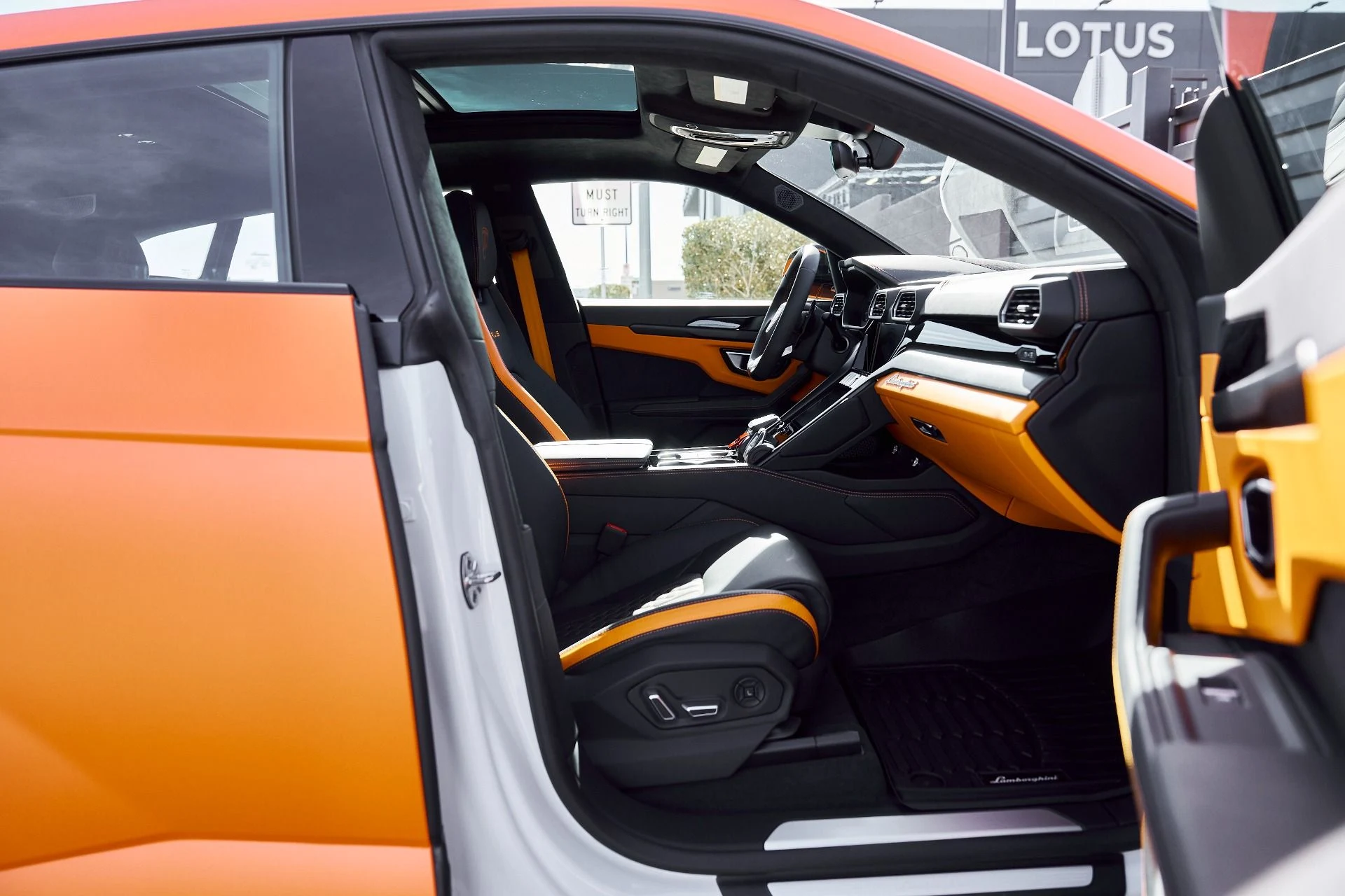 mph025_1856921982_Used_2024_Lamborghini_Urus_S_1768961892_d1f9fd5360