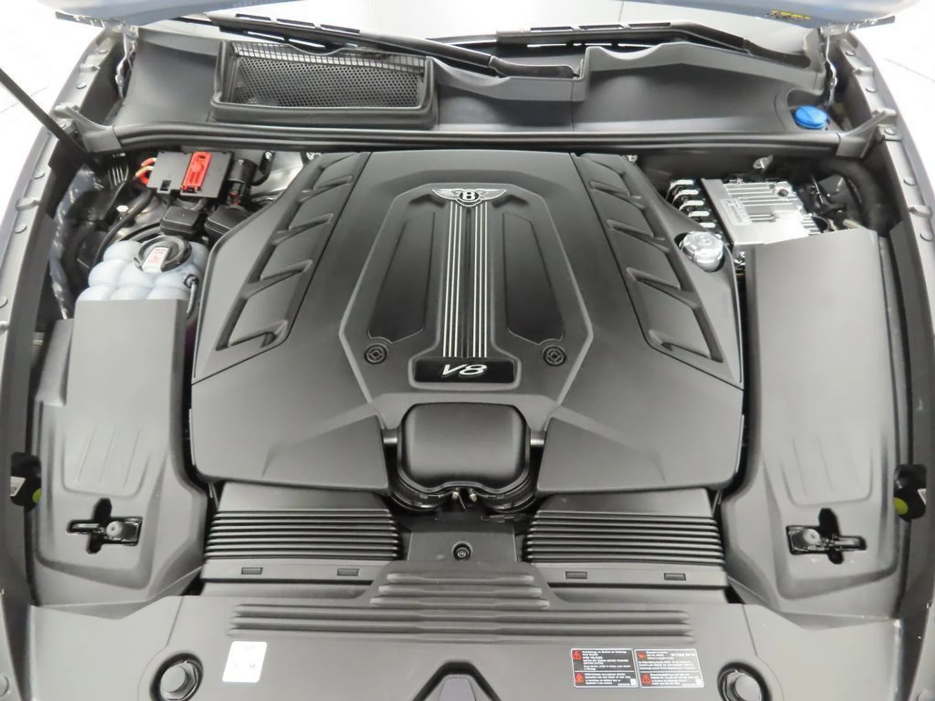 mph025_1861417374_new_2025_bentley_bentayga_ewb_v8awd_8119_22908718_26_1024_c87a6f36f4