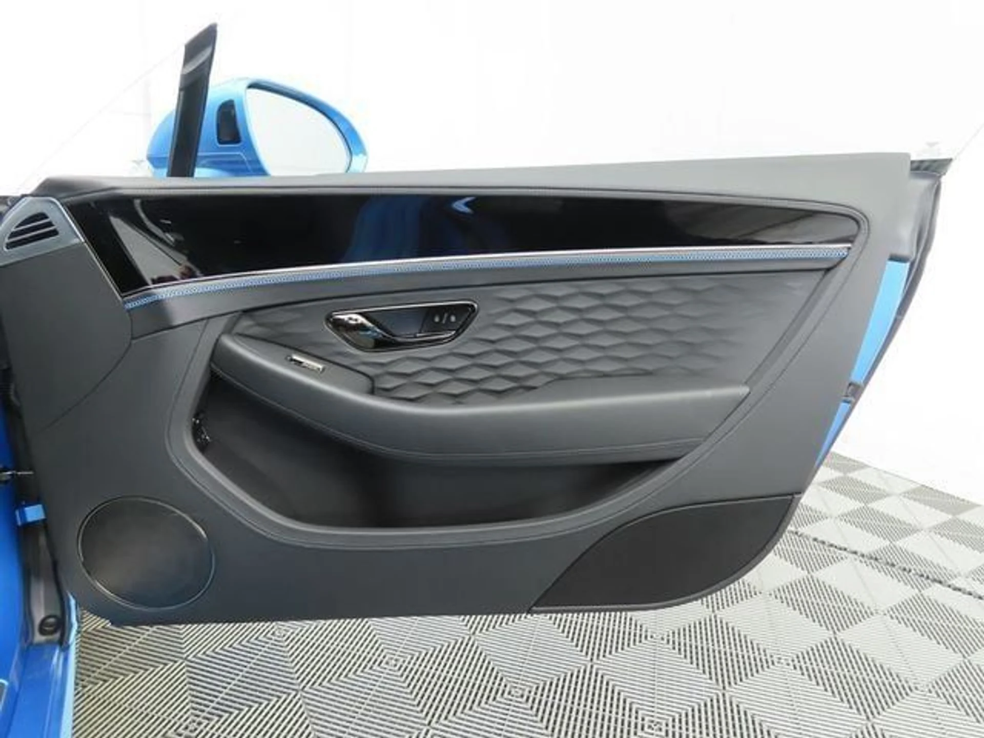 mph025_1863630911_new_2026_bentley_continental_gt_speed_8119_22950937_26_640_5ad8bcf2a3