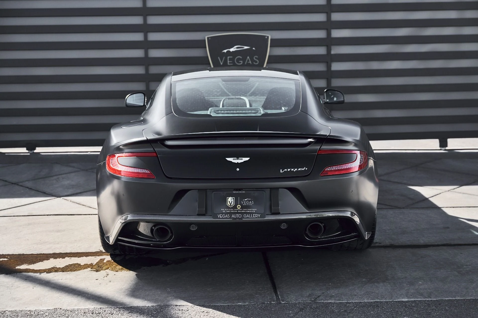 mph025_1864009026_Used_2014_Aston_Martin_Vanquish_V12_1773193800_dfae3e14e3