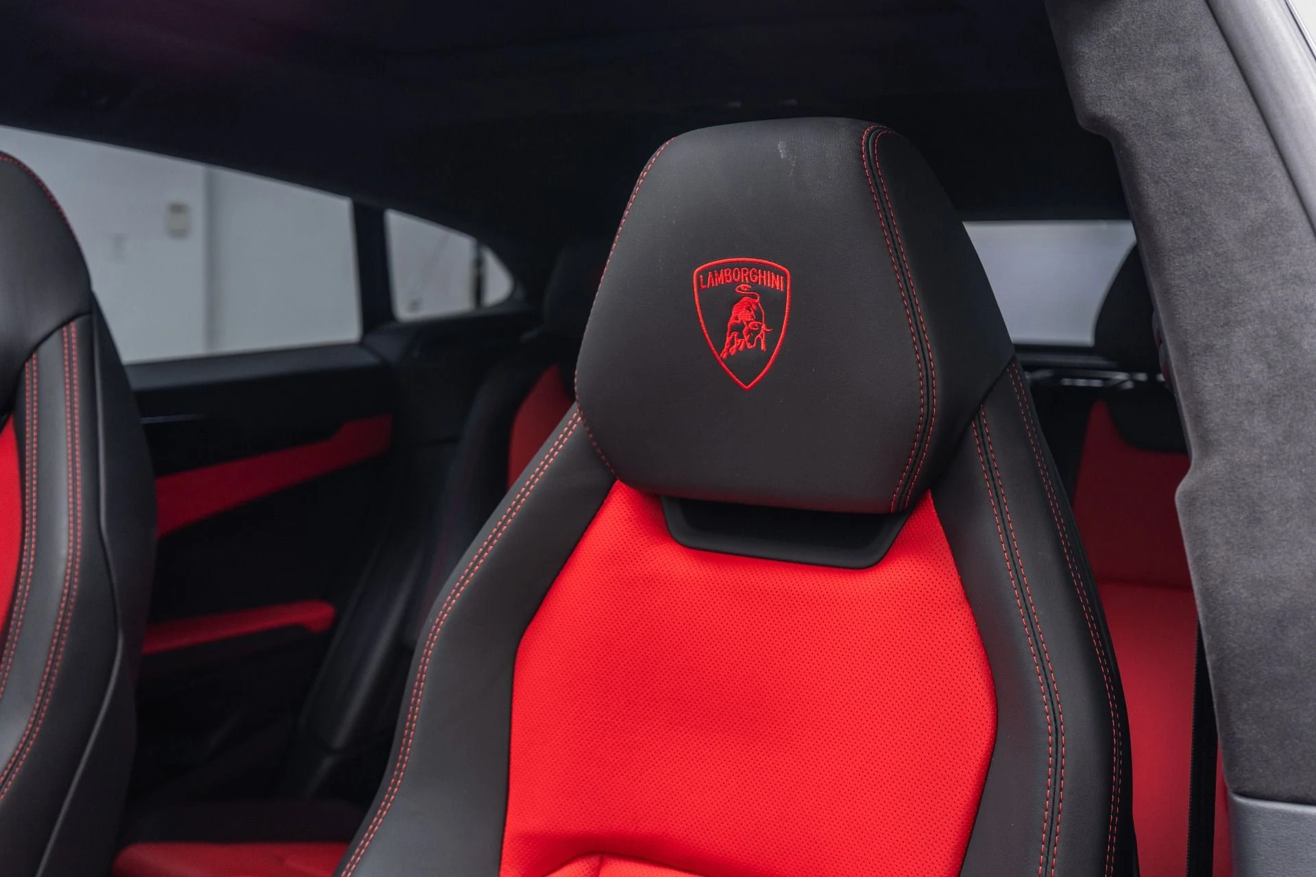 mph025_1869423733_Used_2021_Lamborghini_Urus_Bang_and_Olufsen_Audio_Two_Tone_Interior_641_Horsepower_1773860440_aedff23177