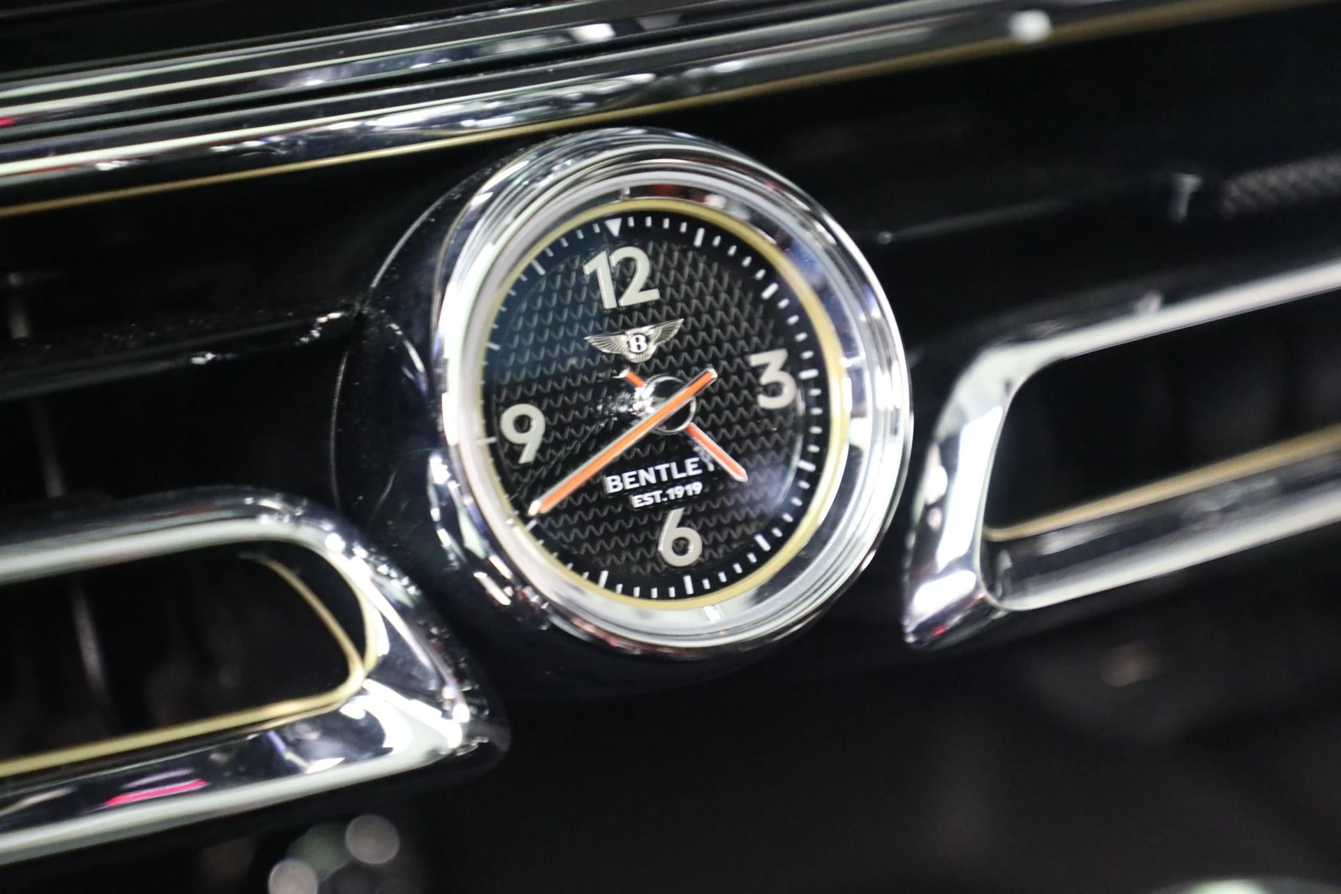 mph025_1872436939_Used_2022_Bentley_Flying_Spur_V8_1770156779_194719f2c4