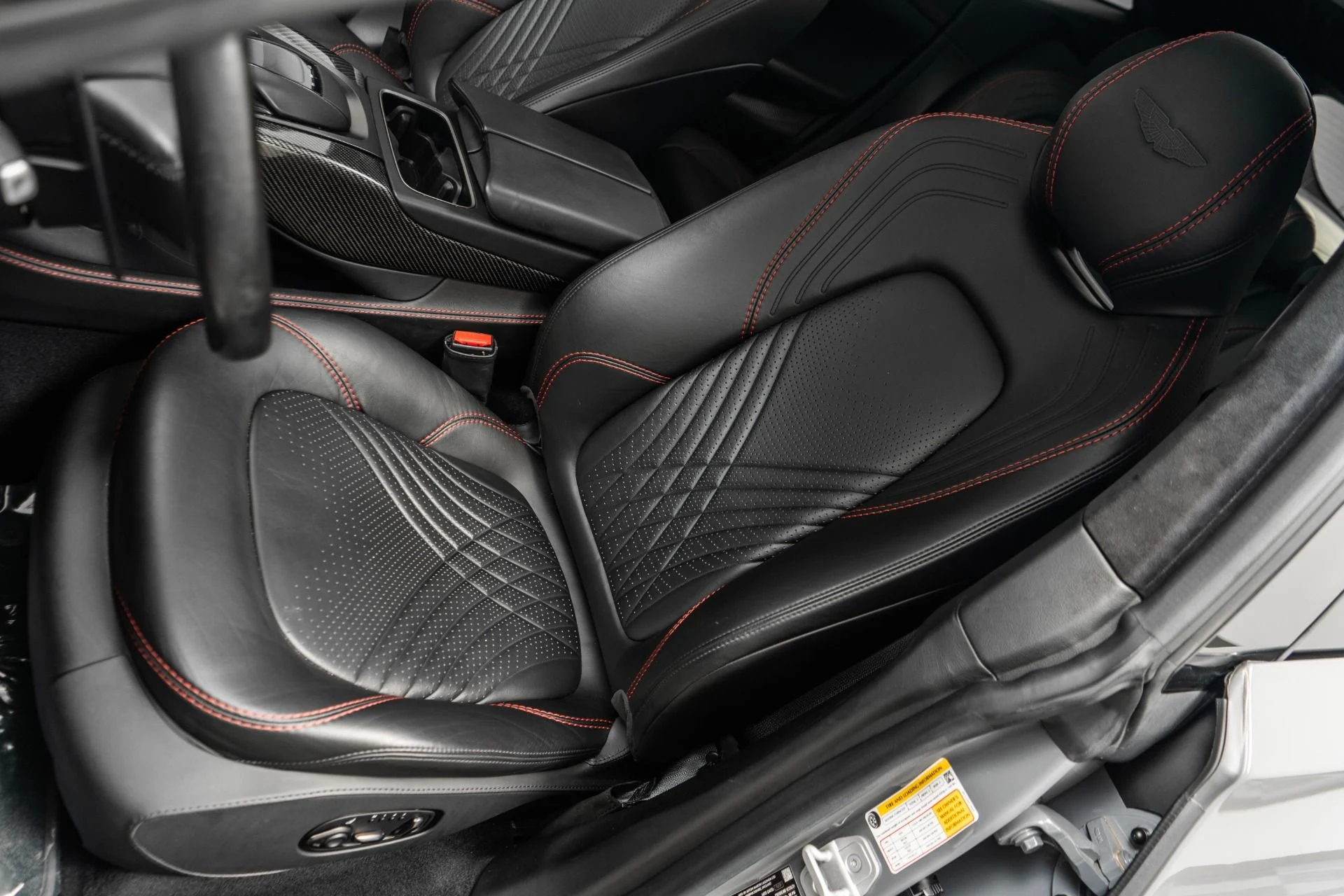 mph025_187552712_Used_2022_Aston_Martin_DBX_1755547970_0eae244447