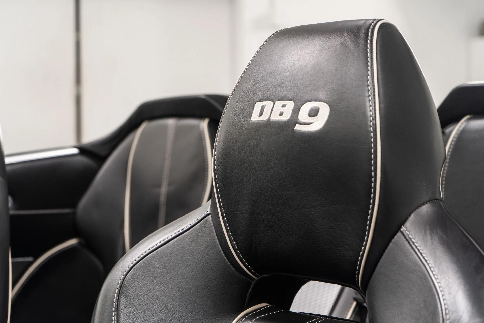 mph025_1879381007_Used_2014_Aston_Martin_DB_9_Volante_V12_20_Inch_Wheels_Carbon_Fiber_Trim_1756221007_07e106ea71