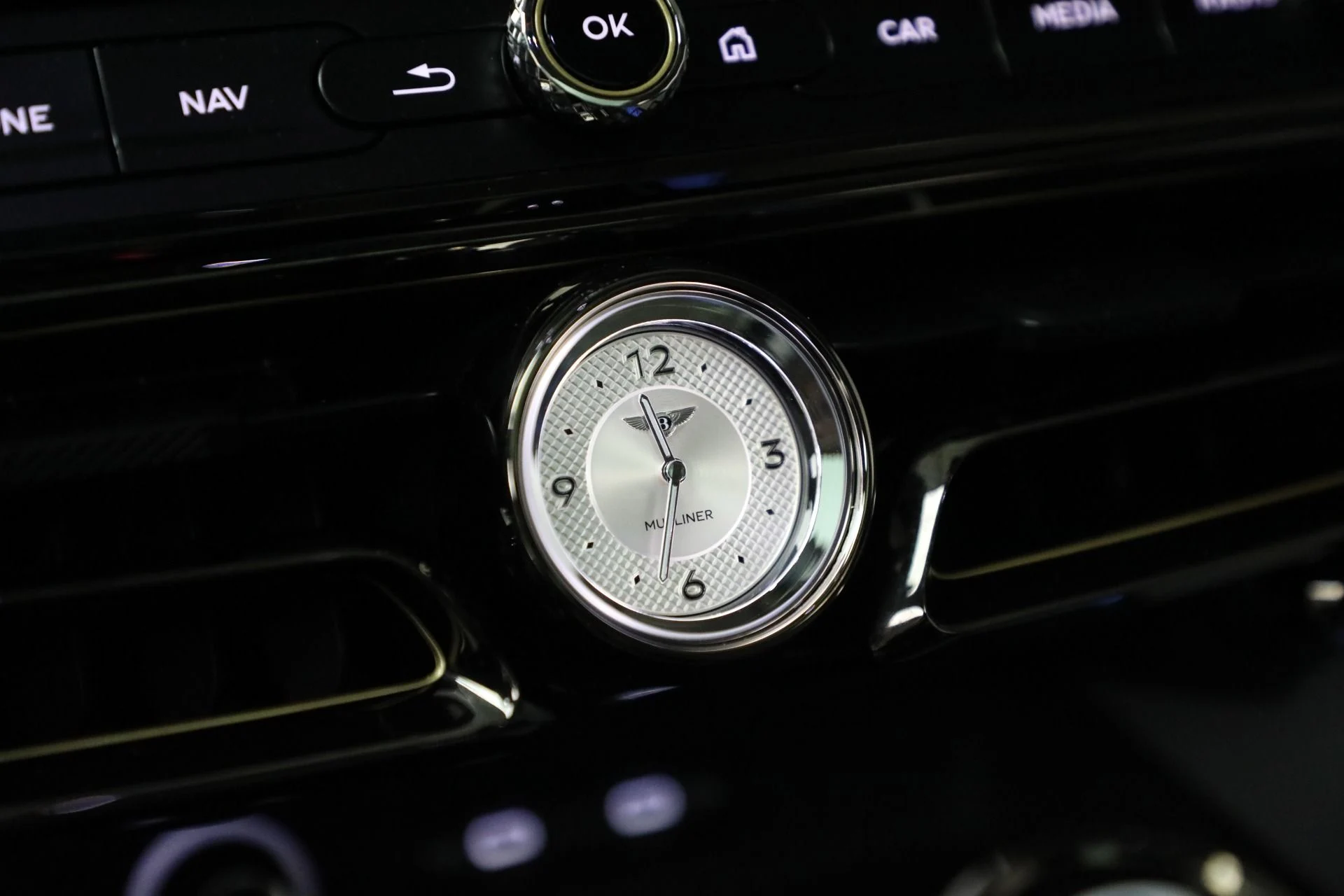 mph025_1879653892_New_2025_Bentley_Flying_Spur_Mulliner_92ebabb4f6