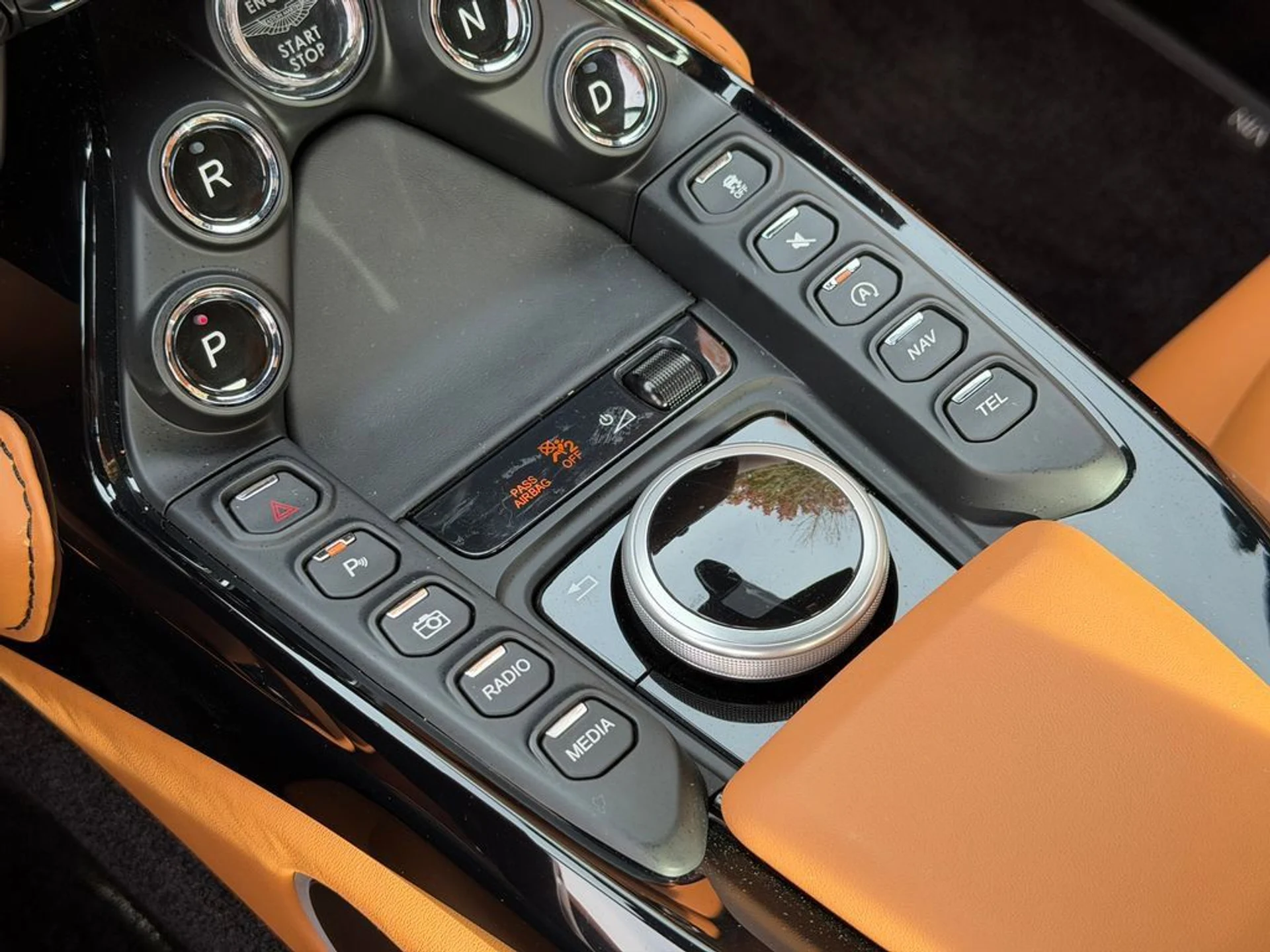 mph025_188603797_5eca2e621603441589b4f693f12b1afe_86a8a93f6b