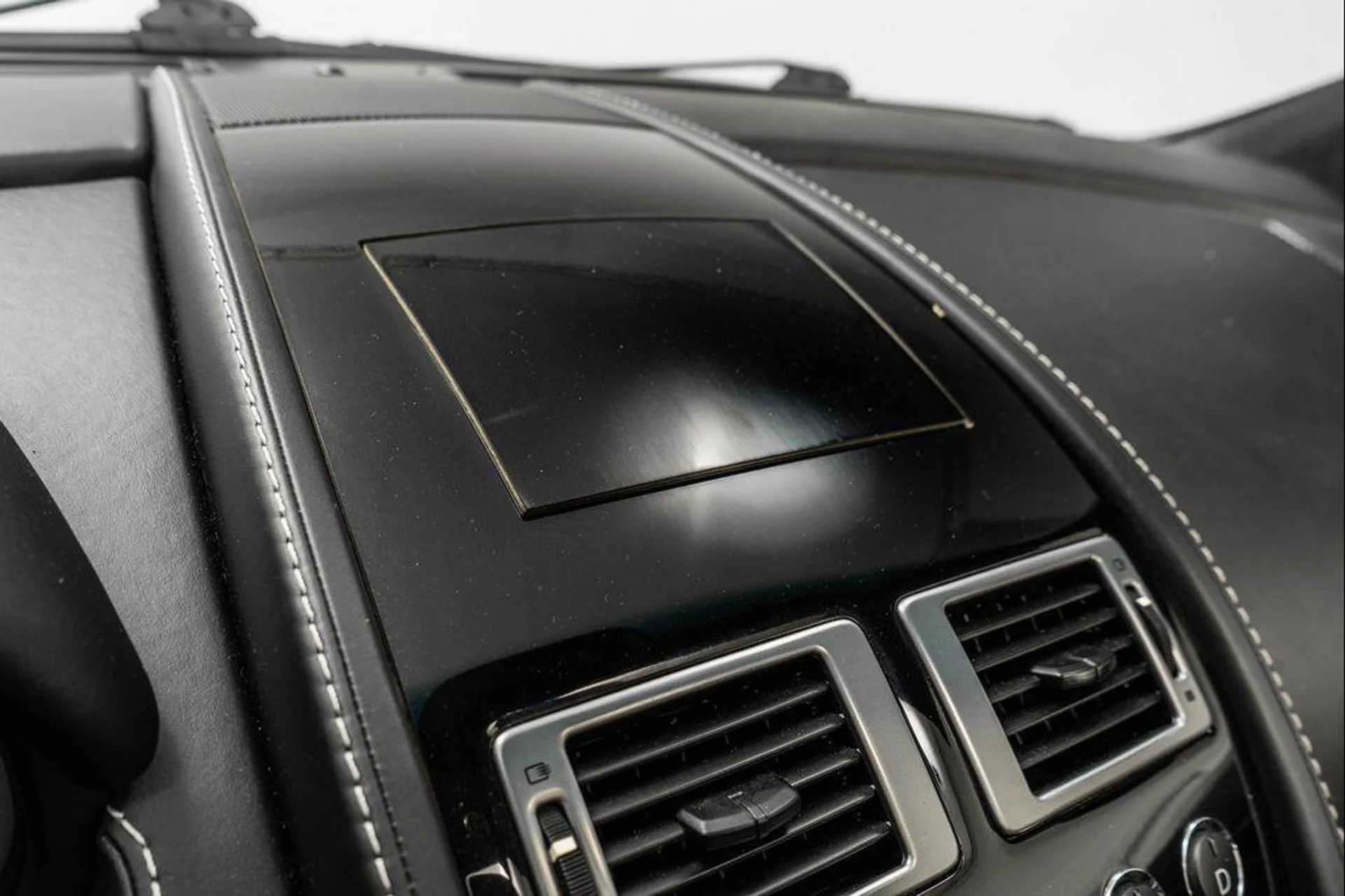 mph025_1893137297_w_IN_2ihtws7f1_L5_G8o_Rg_Us_Sw_OYA_771808c24a