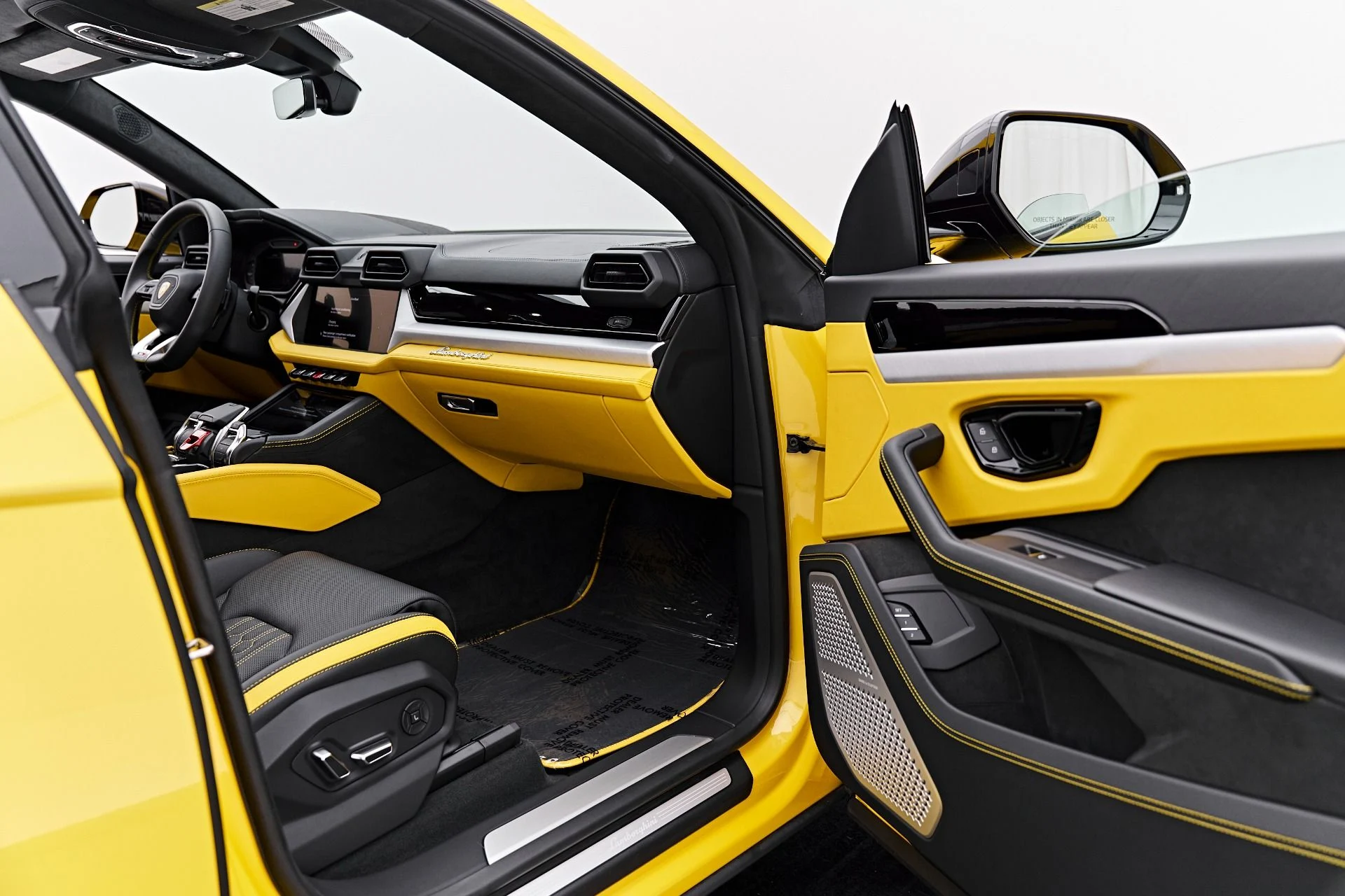 mph025_1899663517_Used_2025_Lamborghini_Urus_SE_1788049882_e06668fb95
