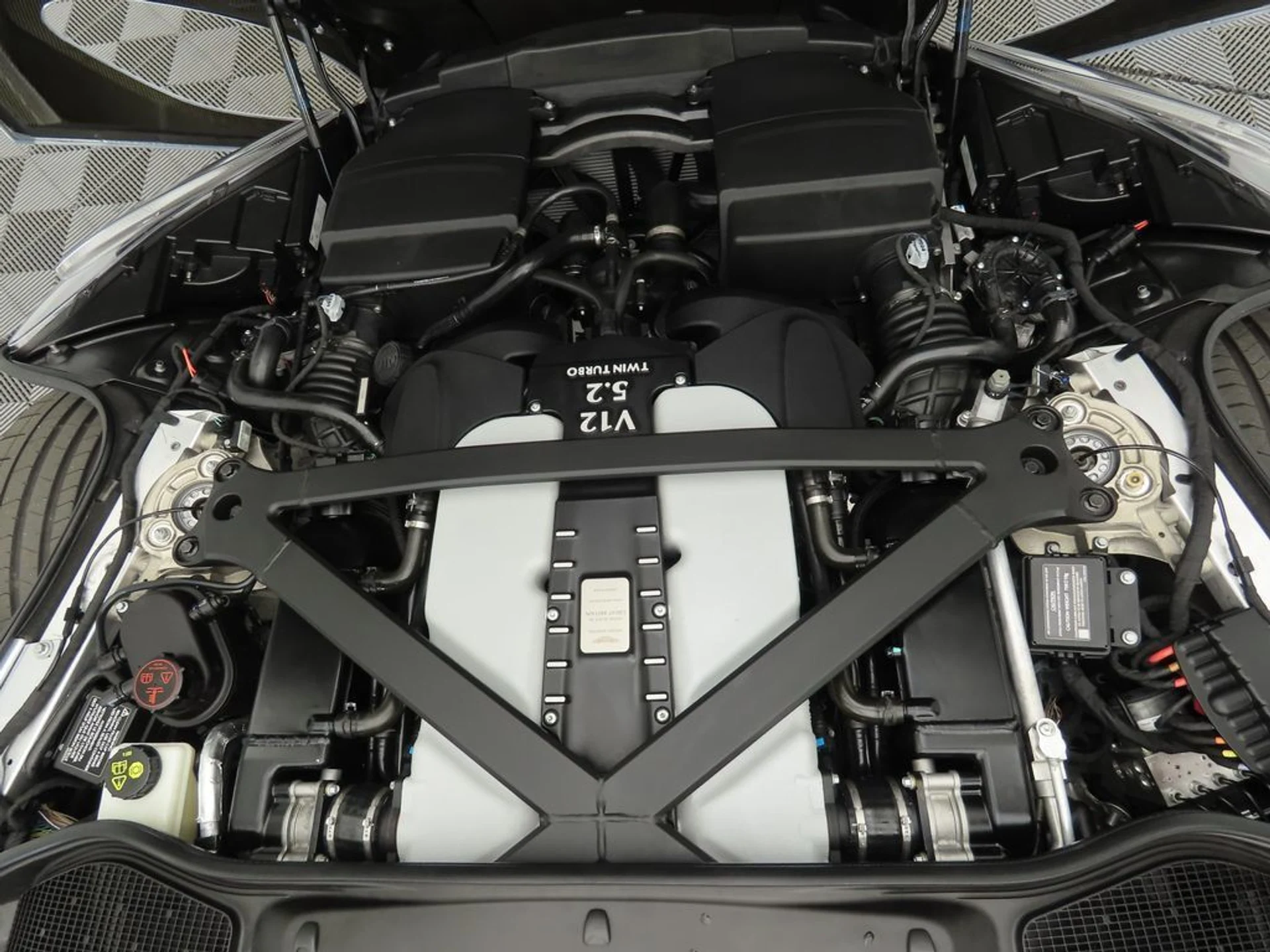 mph025_1908986002_used_2023_aston_martin_dbs_coupe_8119_22958468_26_1024_c026e151c7