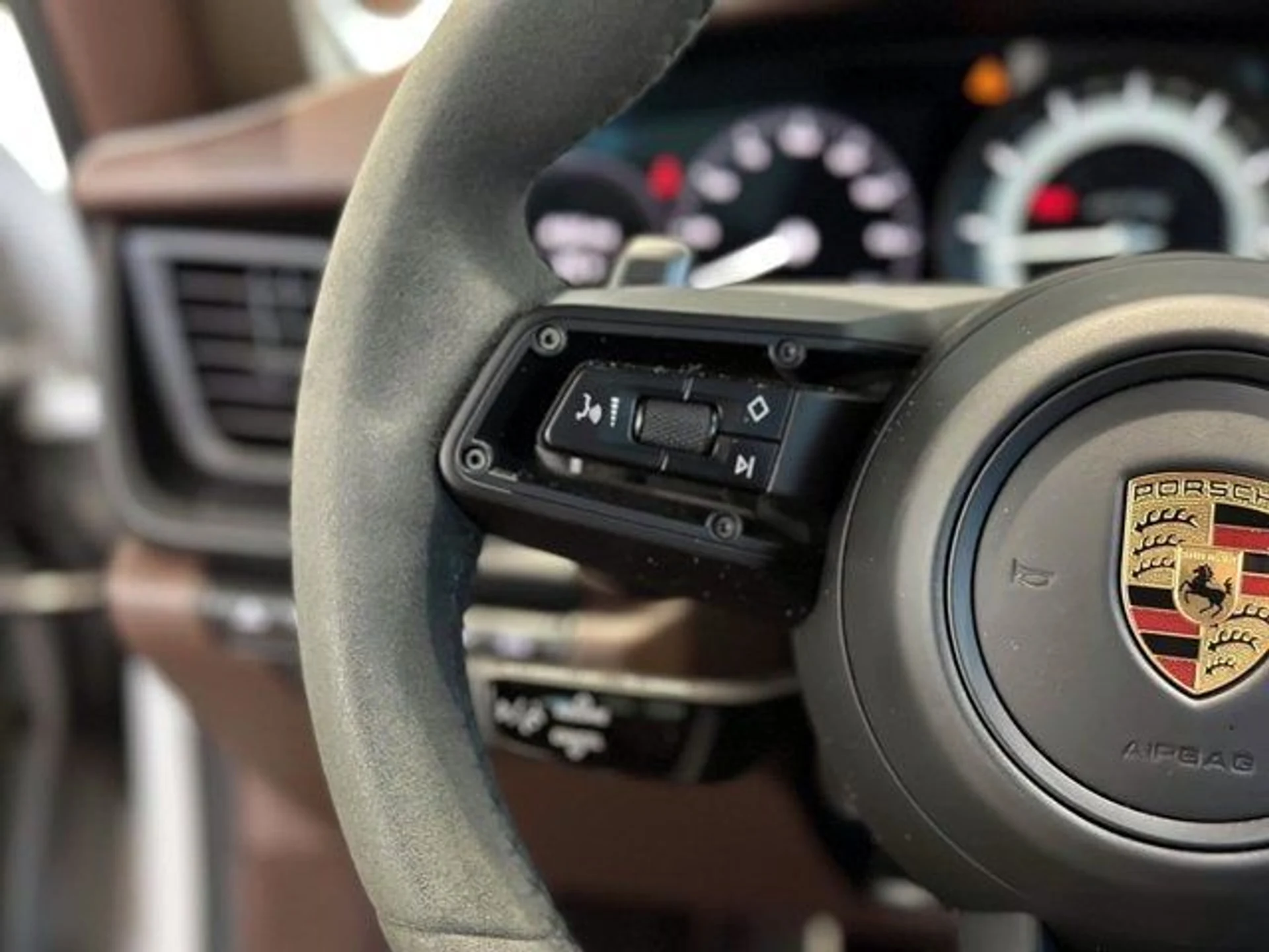 mph025_1918732008_26_5d4e804d51