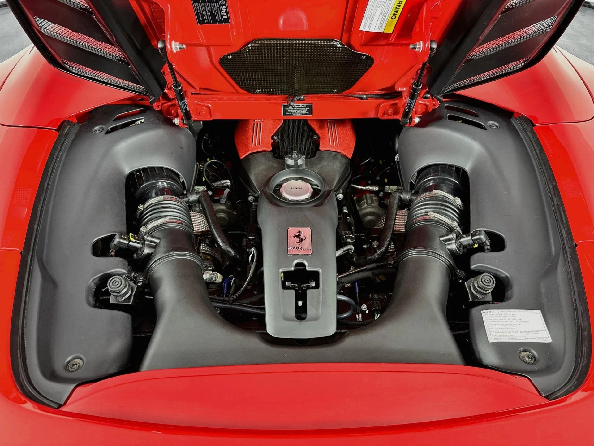 mph025_1925341220_Used_2019_Ferrari_488_Spider_1787009335_ff965990b9