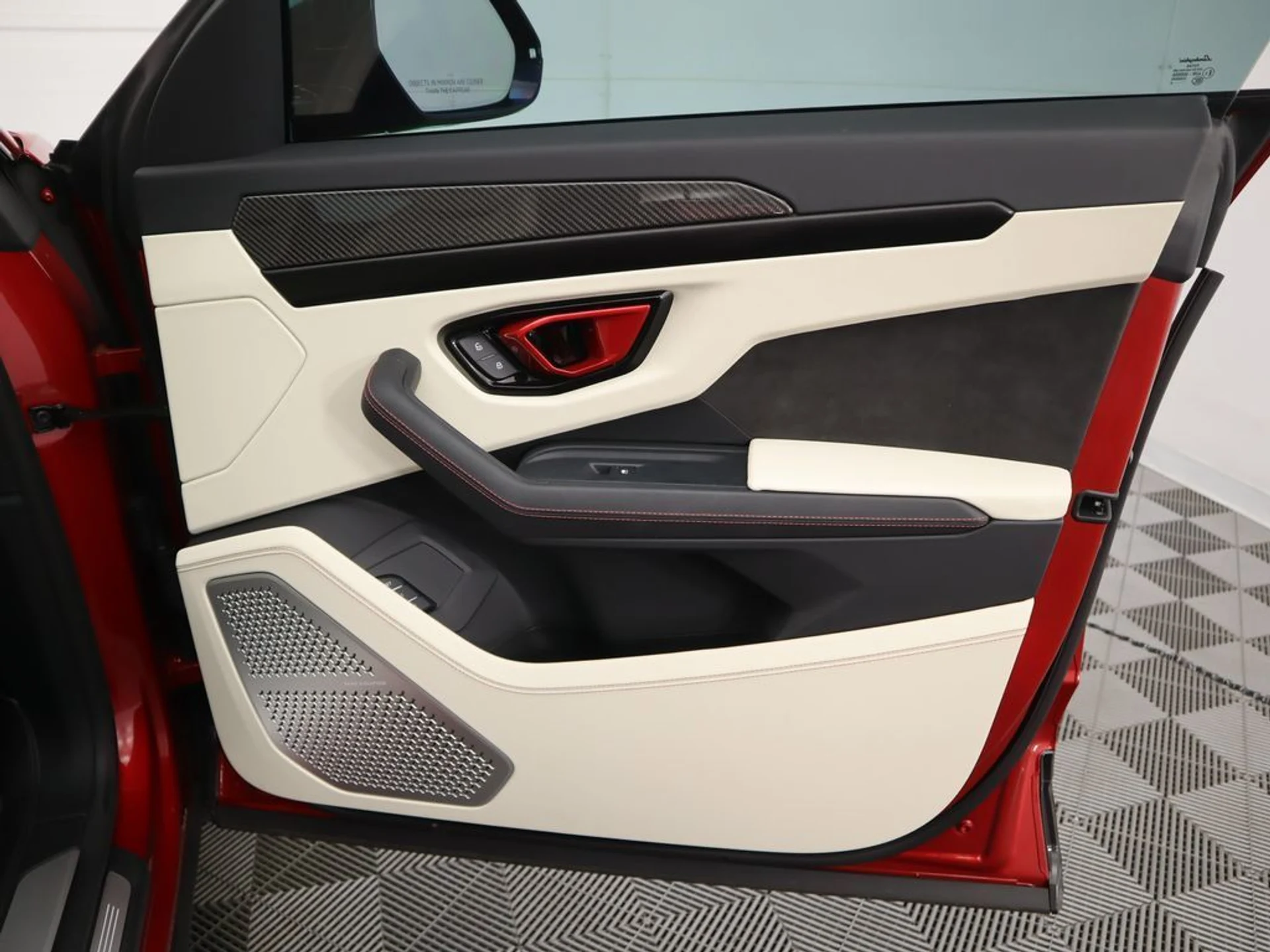 mph025_1925960008_used_2024_lamborghini_urus_sawd_8119_22965395_26_1024_17a50f8466