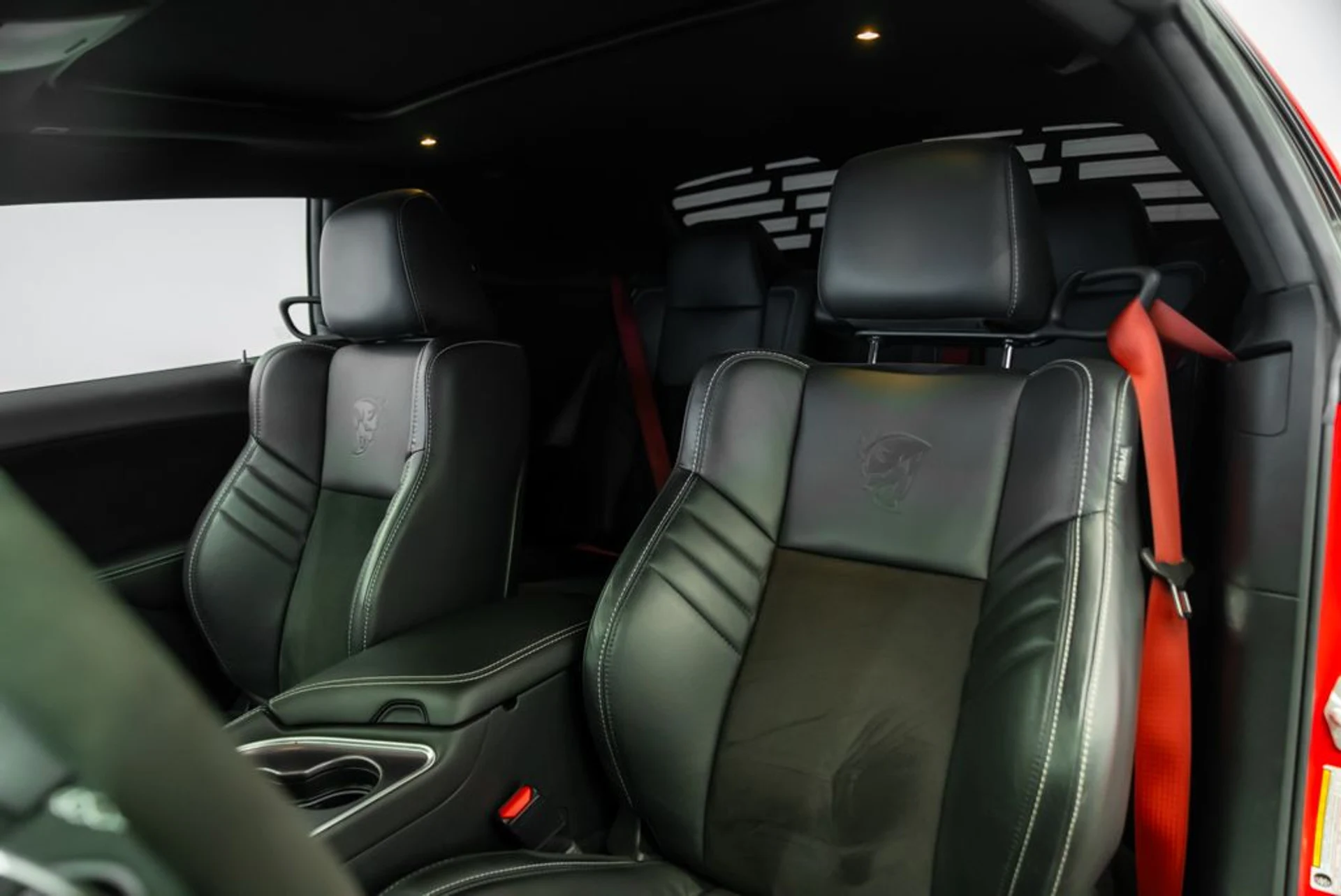 mph025_1935576240_dodge_challenger_2018_jpg_v_1775587595_9bfd4c9105