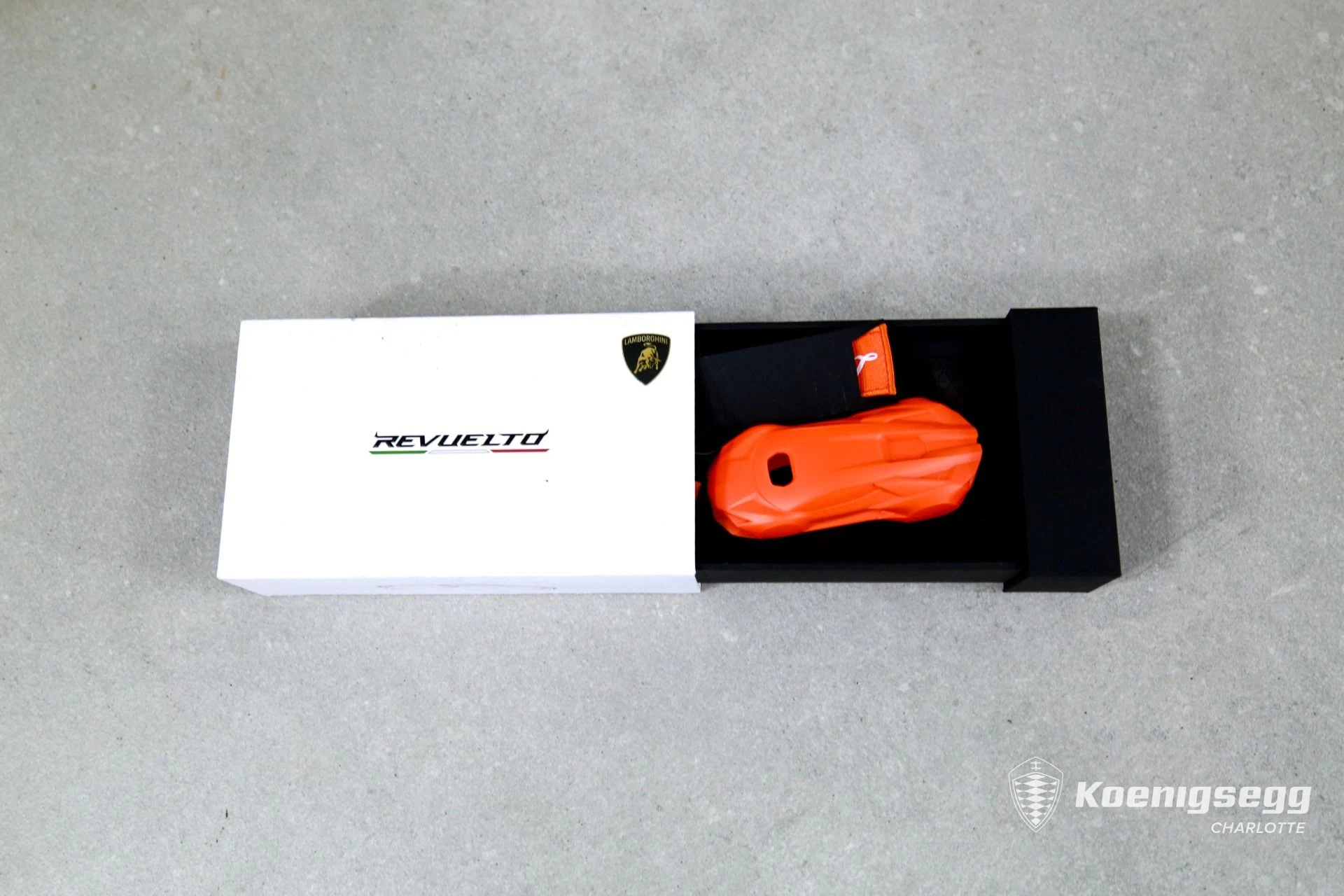 mph025_1936952293_Used_2025_Lamborghini_Revuelto_1783438172_1acda8e5b7