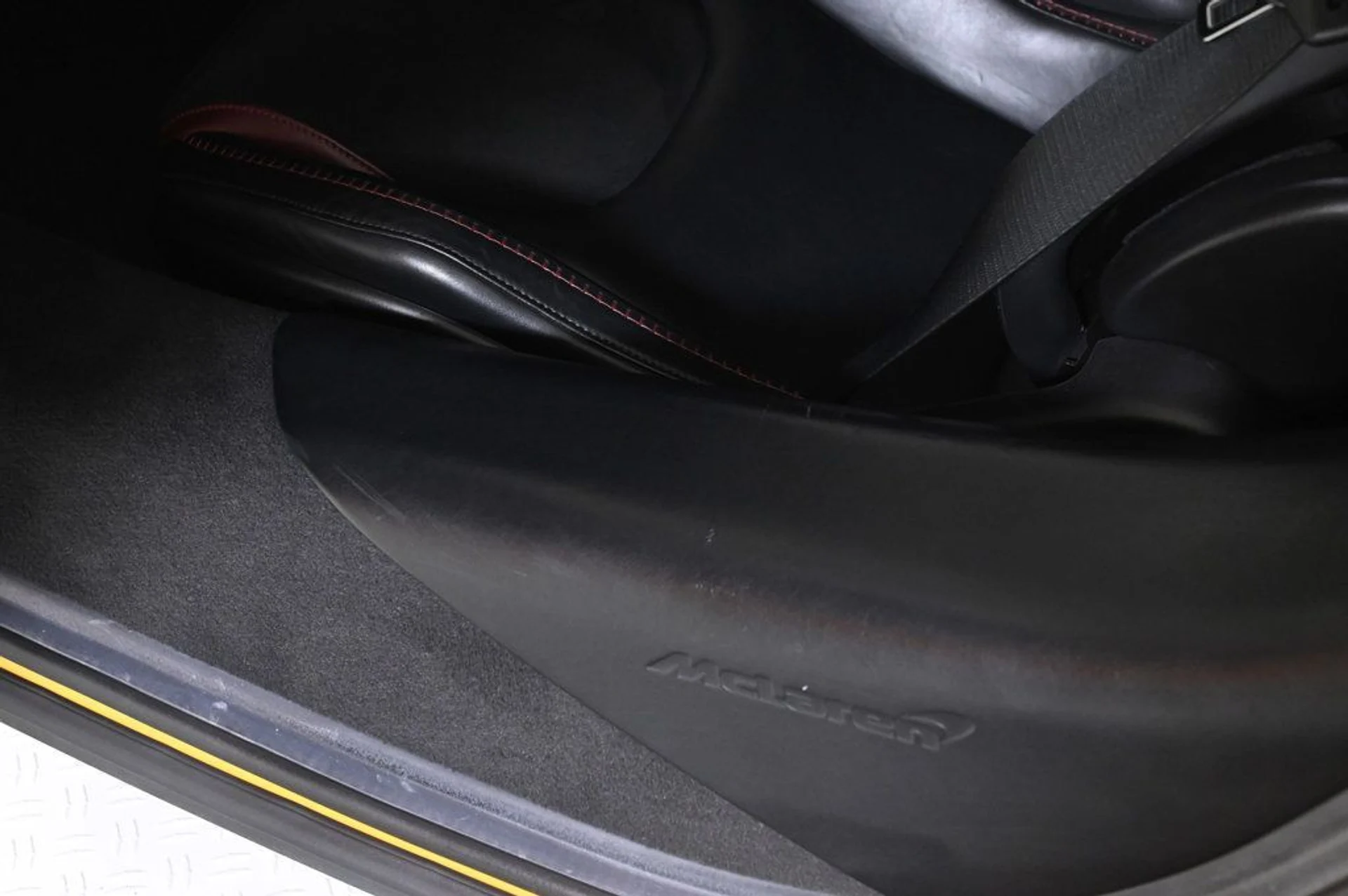 mph025_1941194320_used_2023_mclaren_gt_base_11350_22994891_25_1024_752219b183