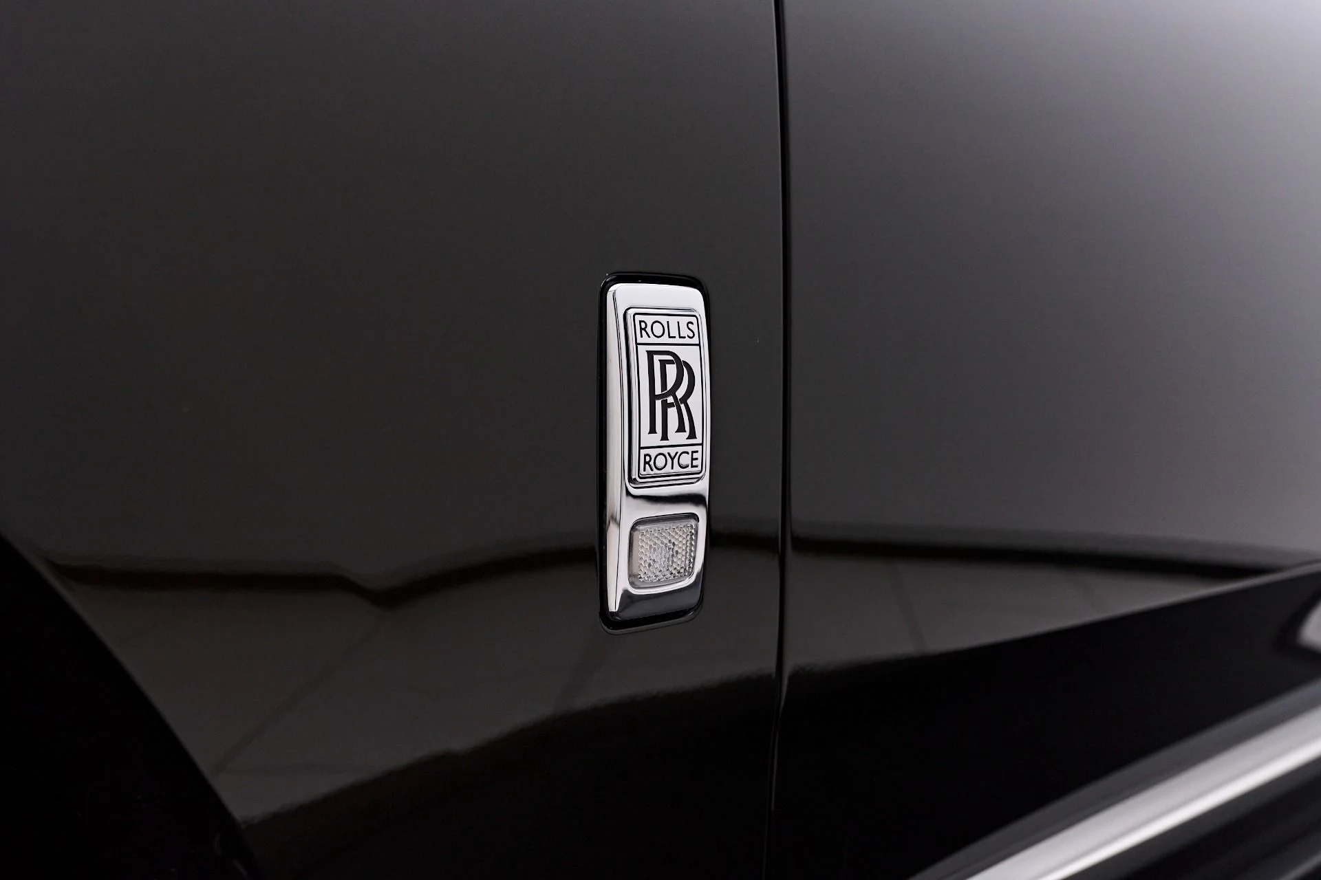mph025_1950026091_Used_2023_Rolls_Royce_Cullinan_Base_1759189421_7603532730