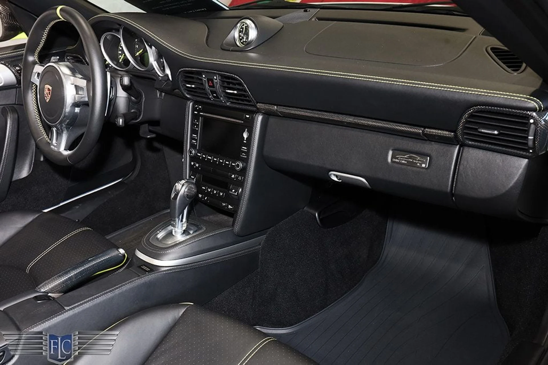 mph025_1952706048_used_2012_porsche_911_turbocabriolet_9689_23013530_26_1024_a2f62e2e79