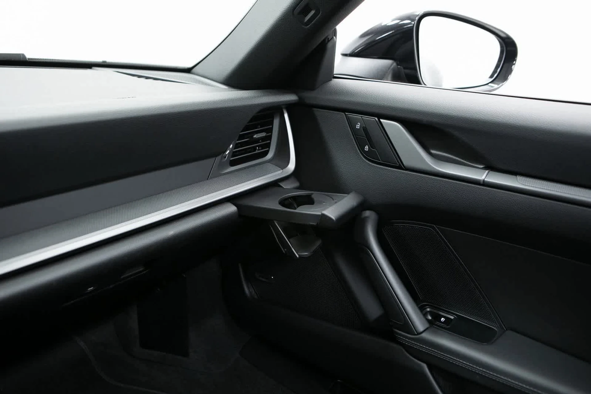 mph025_1955044722_4c560fca0da2e5c19ca210dad89f1733x_5a6de70b39