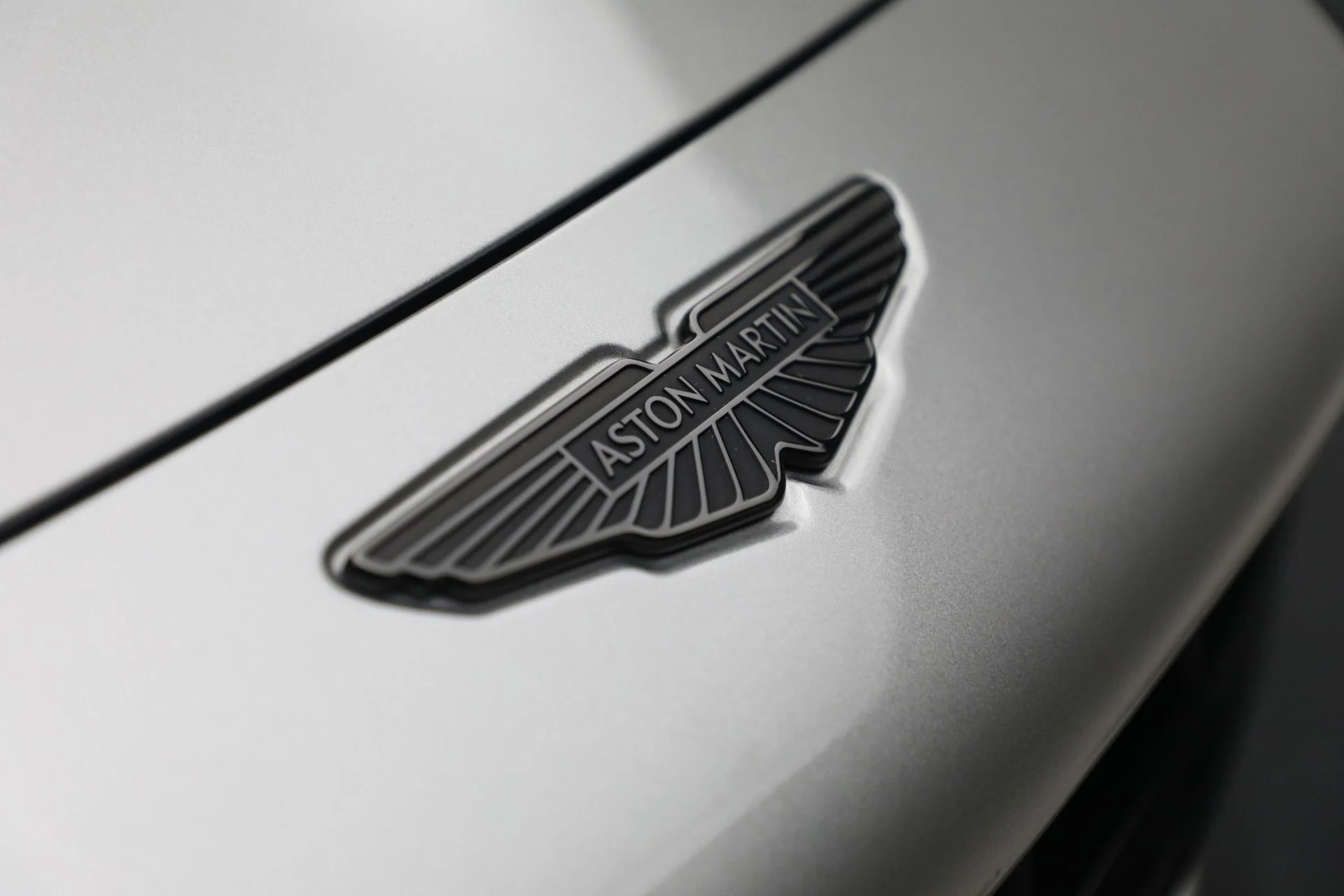 mph025_1955940483_New_2025_Aston_Martin_Vantage_8ed6e5a60d