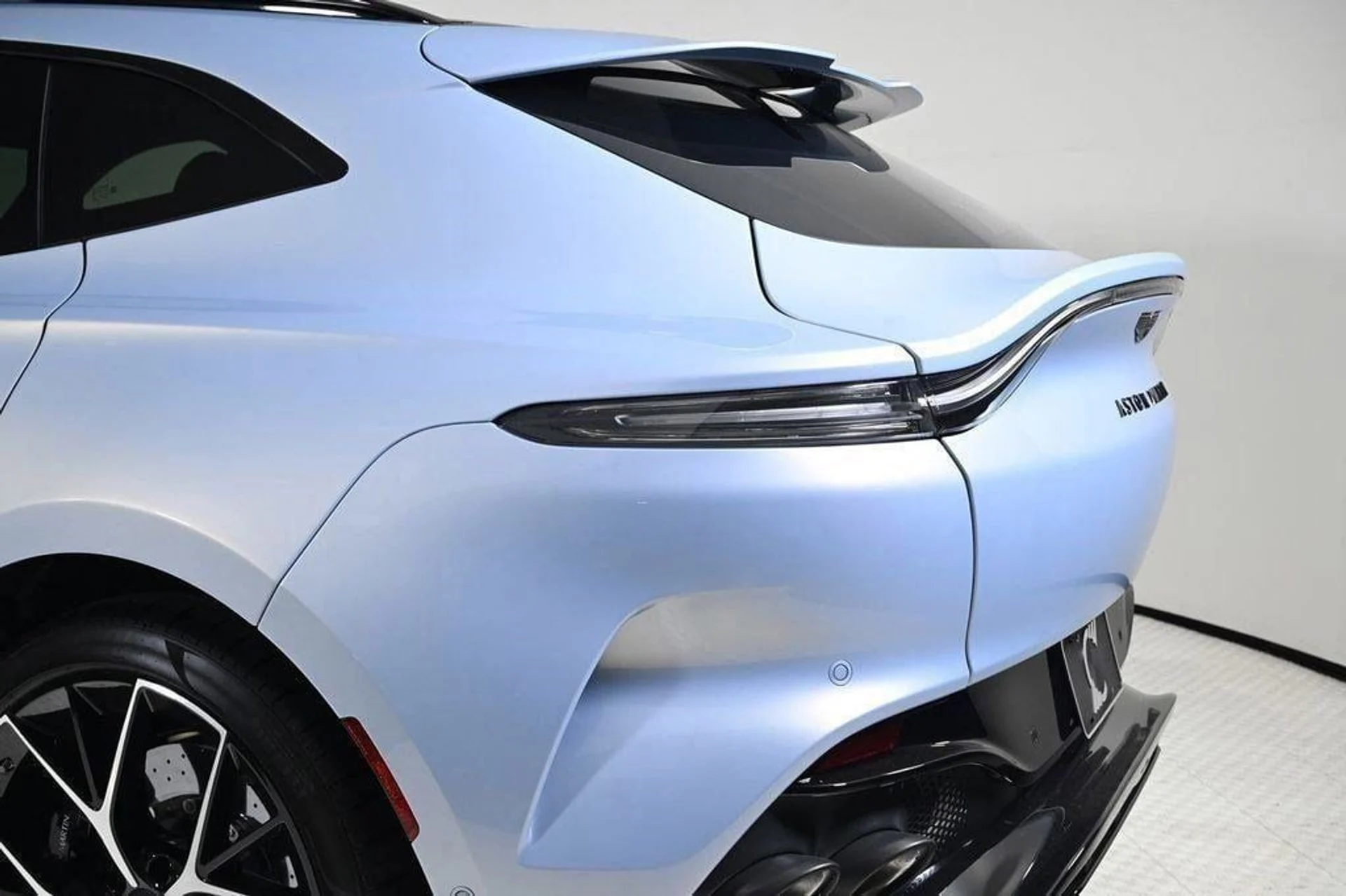 mph025_1962874597_new_2025_aston_martin_dbx_707awd_11350_22854661_25_1024_cebdb8a0c2