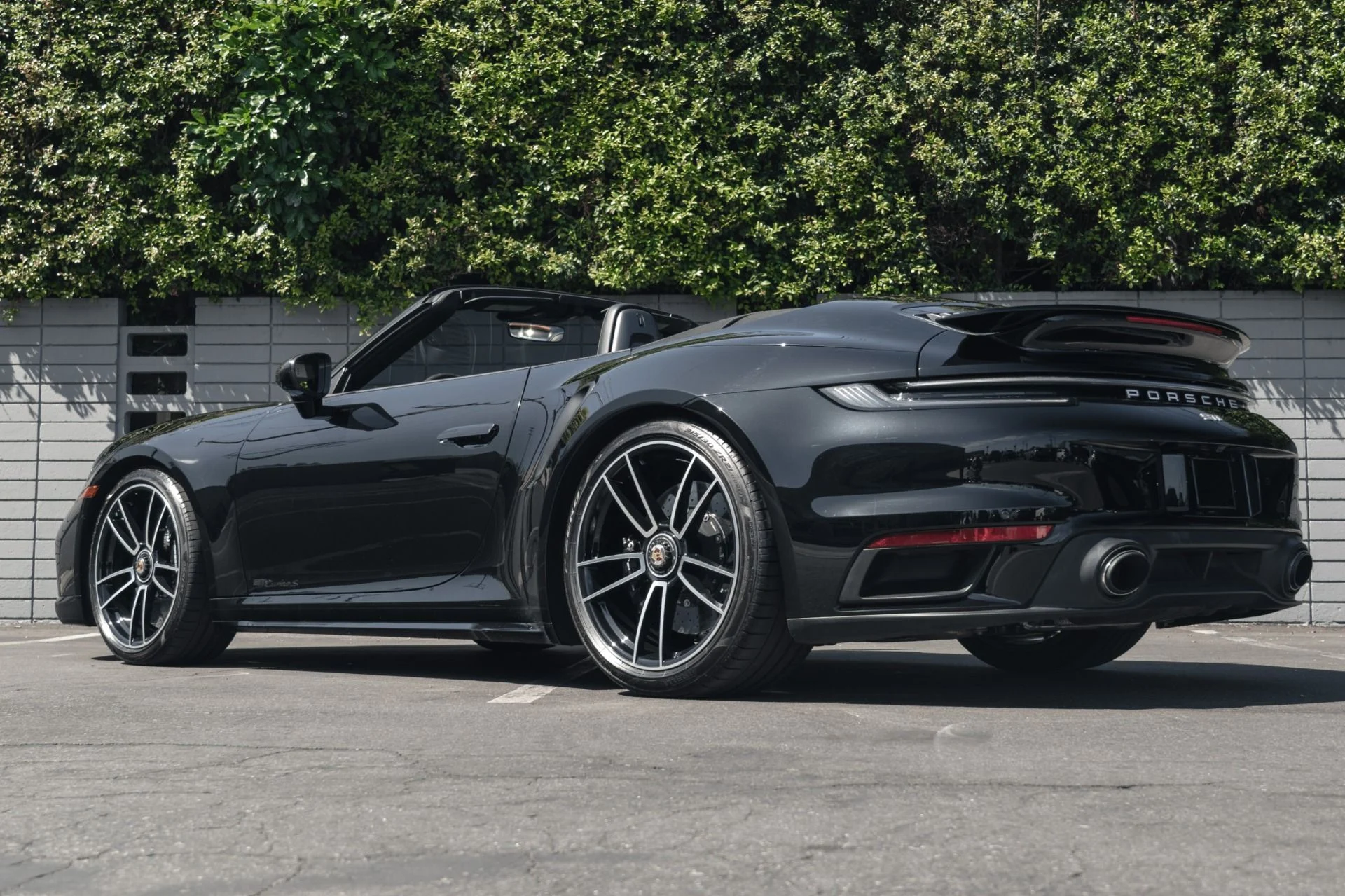 mph025_1964546130_Used_2021_Porsche_911_Turbo_S_1758742195_033e572e8b