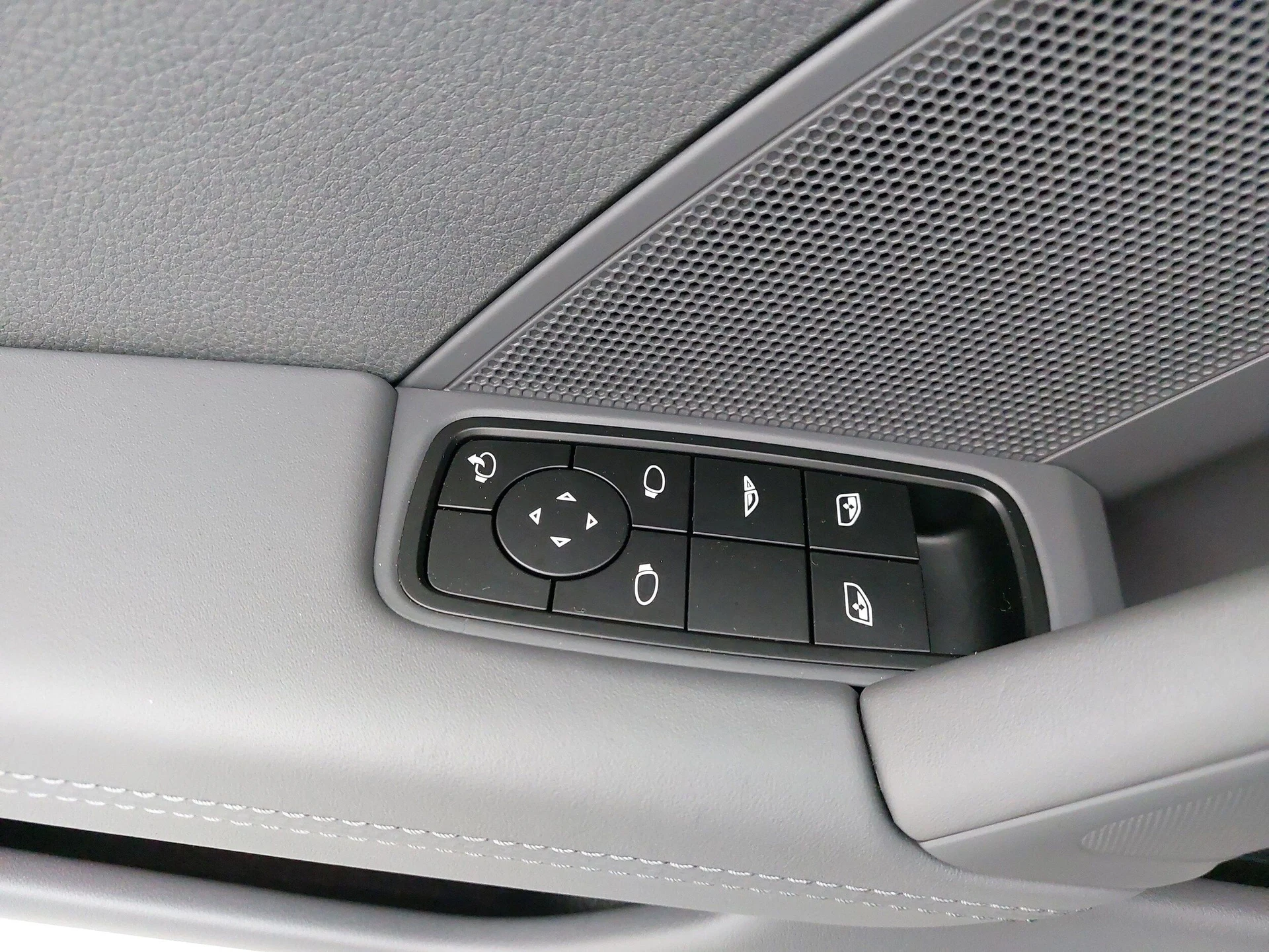 mph025_1965427546_5722834643e29efeebf4871161d35453x_fa4a3a7ba9