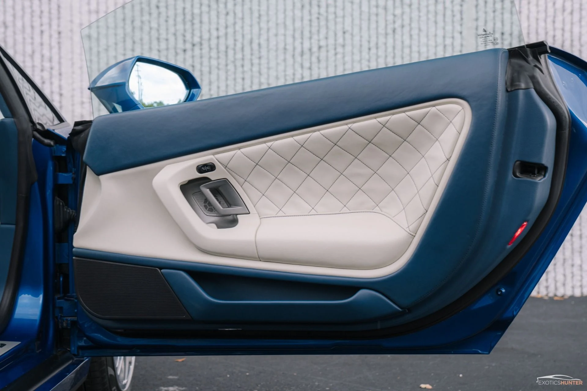 mph025_1970297474_Used_2013_Lamborghini_Gallardo_LP_550_2_w_Front_Lift_Reverse_Camera_Bespoke_Interior_1752615451_77829ab9da