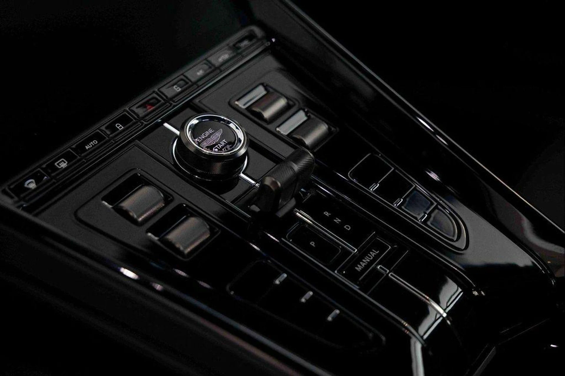 mph025_1976832489_HE_Nblp7_ID_Ylnb2fwp_Gt_f_Jf2k_UM_2569eae085