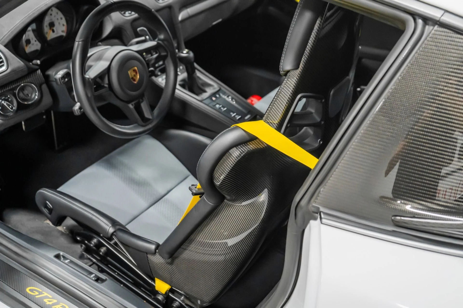 mph025_1977348887_Used_2023_Porsche_718_Cayman_GT_4_RS_Weissach_1757357596_7de61bd857
