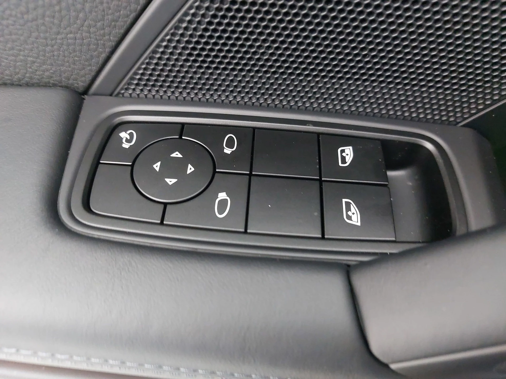 mph025_197848178_770178d09258d44751bbe66c8f70dedax_3012c02453