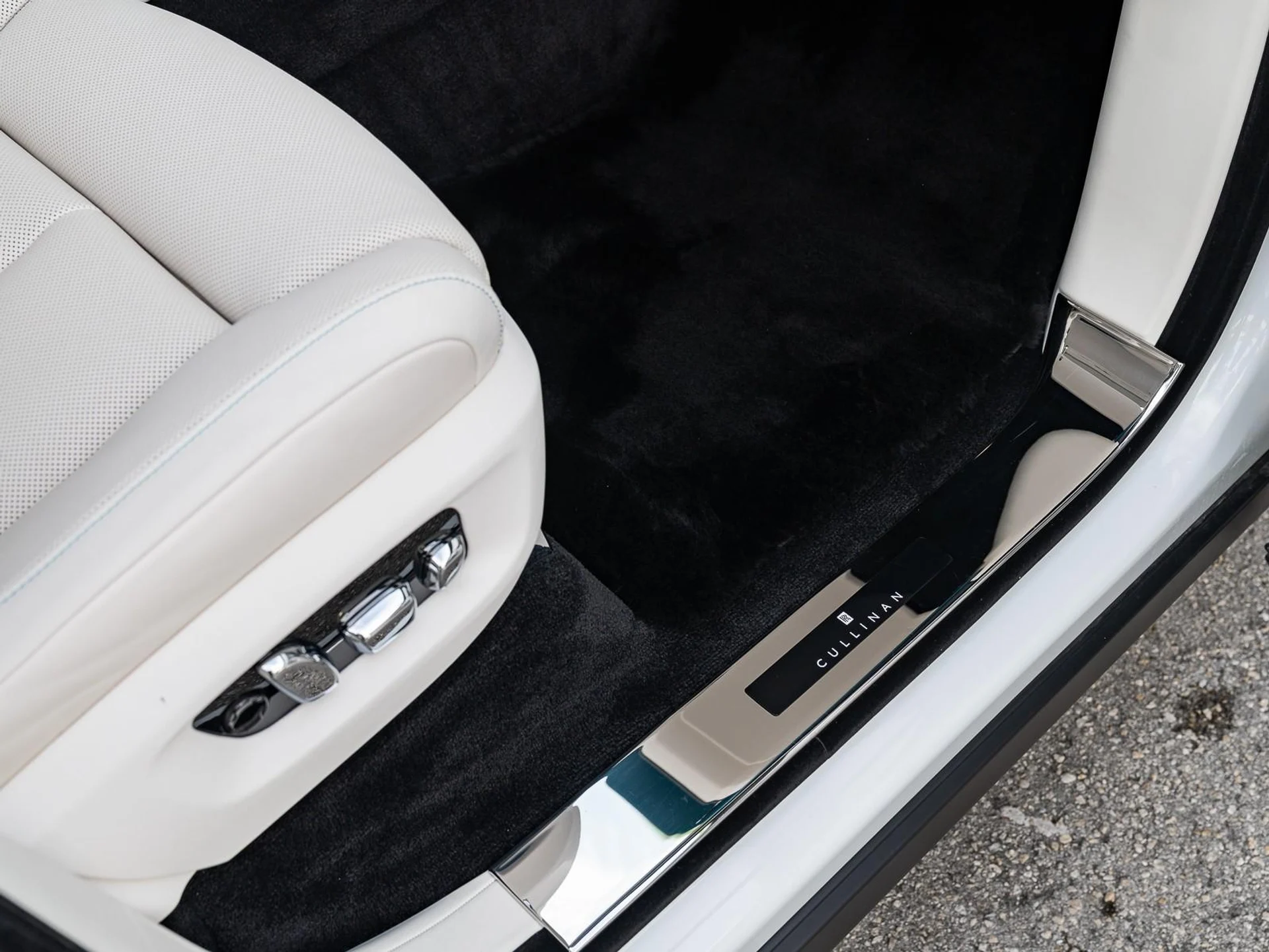 mph025_197936250_Used_2023_Rolls_Royce_Cullinan_1761685680_37f8061e90