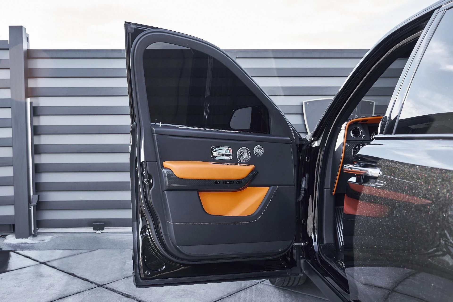 mph025_1979521921_Used_2022_Rolls_Royce_Cullinan_Black_Badge_1768359476_1c864198b7