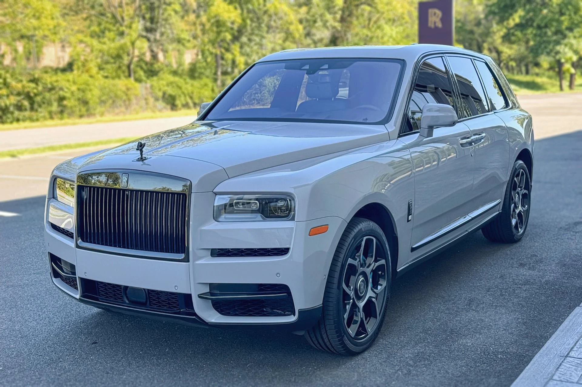 mph025_1986305806_Used_2022_Rolls_Royce_Black_Badge_Cullinan_1758544859_eb63792b08