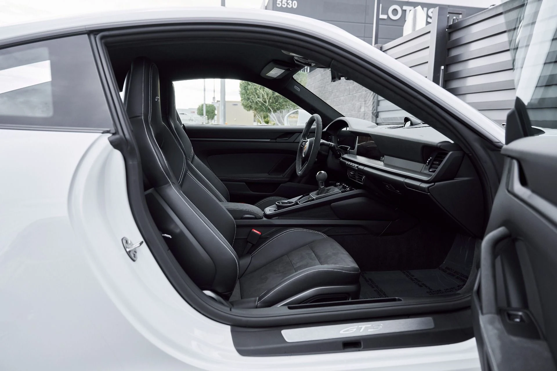 mph025_1997560039_Used_2025_Porsche_911_GT_3_1766797609_062680cd90