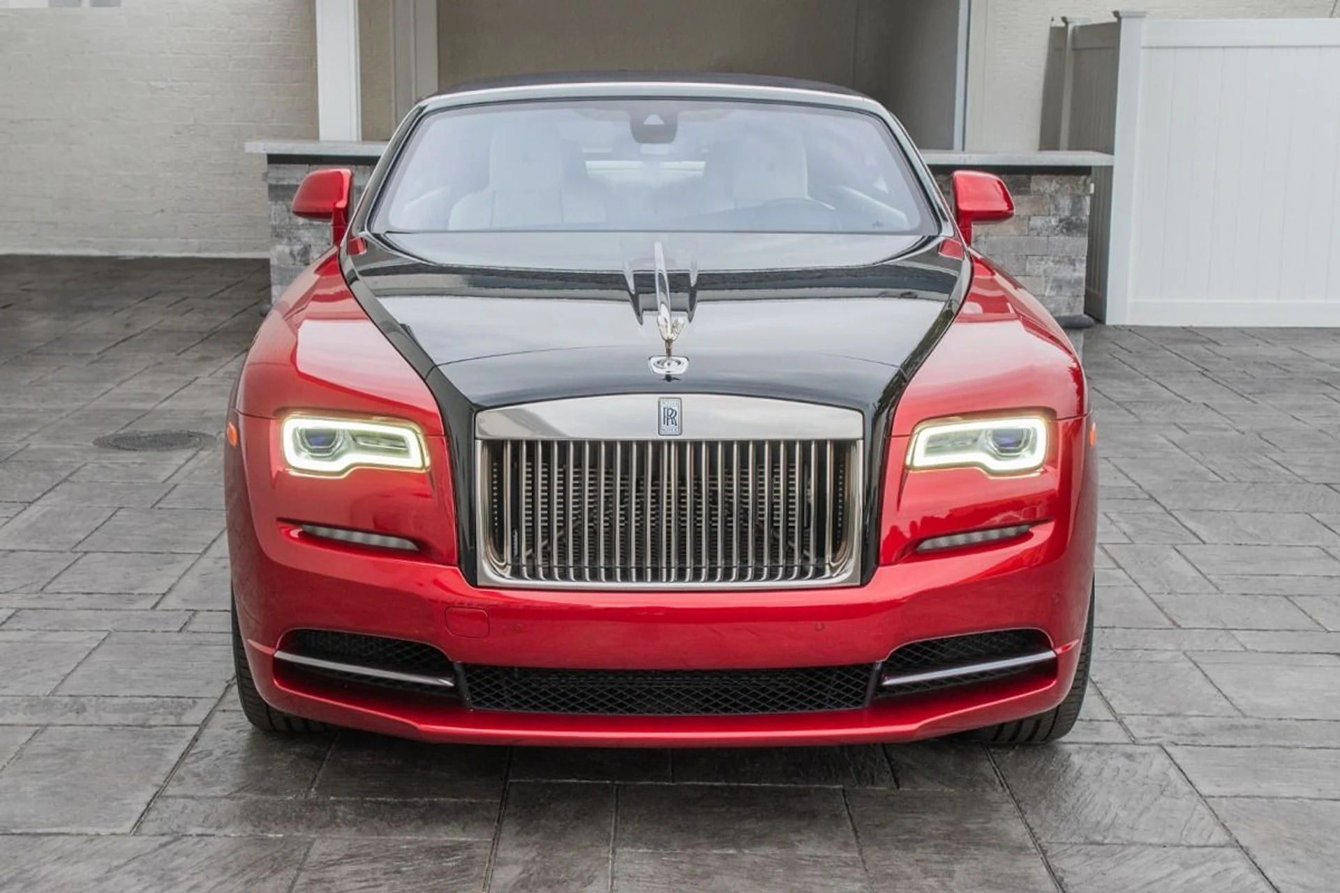 mph025_2001299705_Used_2018_Rolls_Royce_Dawn_1730954781_d93983afb0