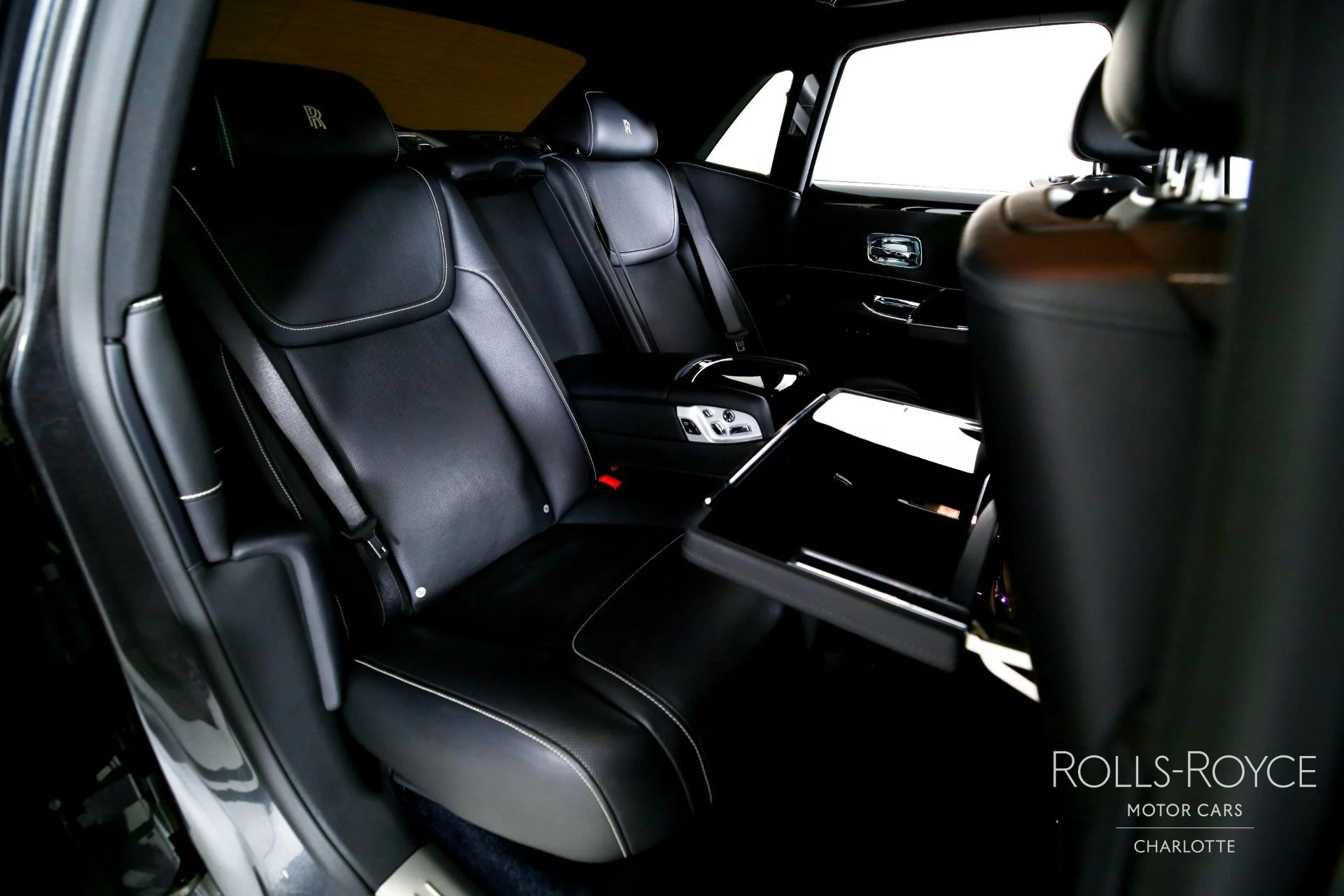 mph025_2006109752_Used_2015_Rolls_Royce_Ghost_1769450770_f5c6b212a8