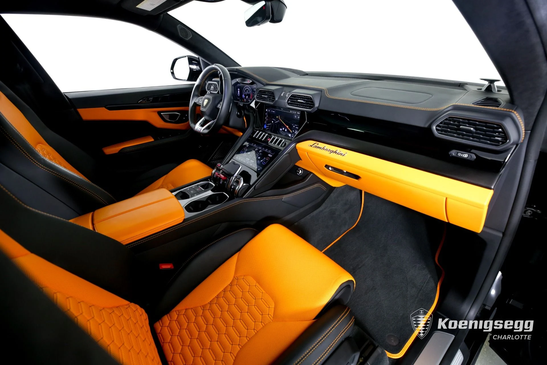 mph025_2009926634_Used_2021_Lamborghini_Urus_1675553145_4d43f1d3dd