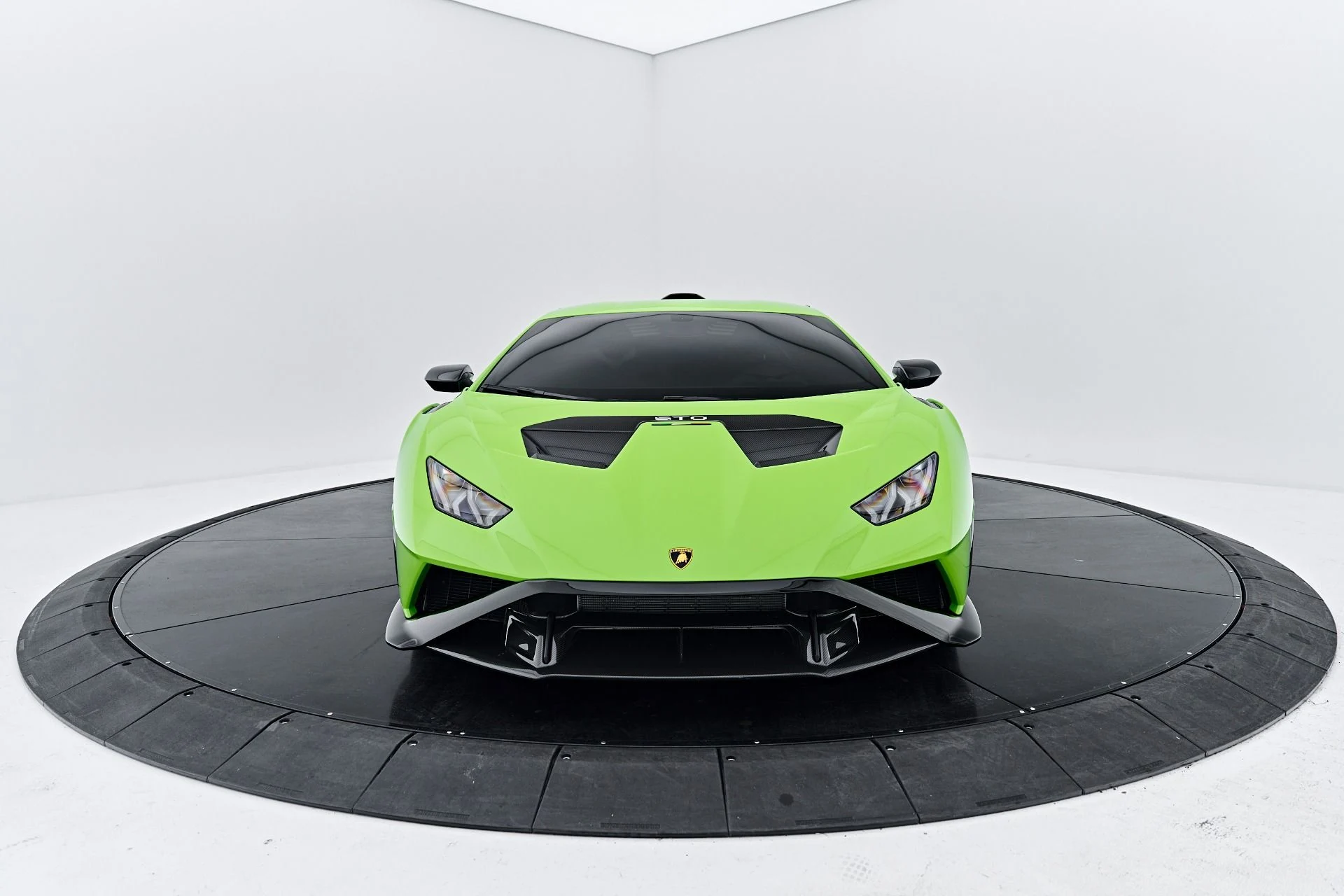 mph025_2011013742_Used_2024_Lamborghini_Huracan_STO_Base_1791998217_a726d9b507