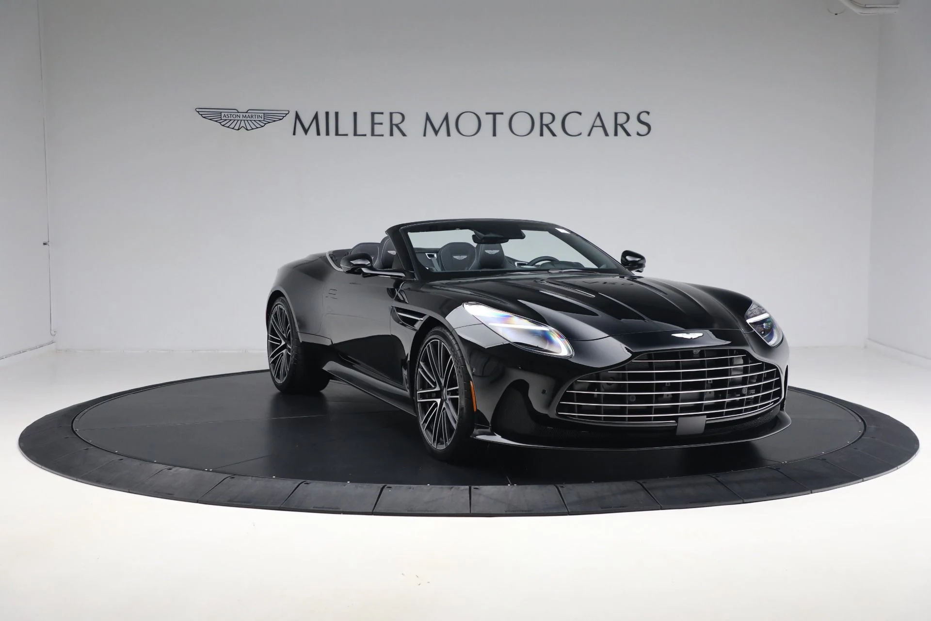 mph025_2025375576_New_2025_Aston_Martin_DB_12_Volante_3d39f9a8e5