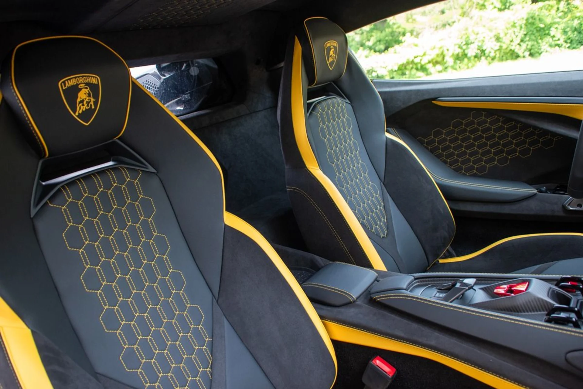 mph025_2029882185_Used_2024_Lamborghini_Revuelto_1740383899_88b2446a2a