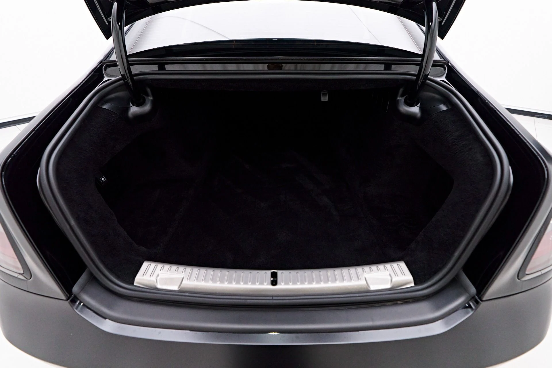 mph025_2031186227_Used_2024_Rolls_Royce_Ghost_Base_1755131984_7d4021c479