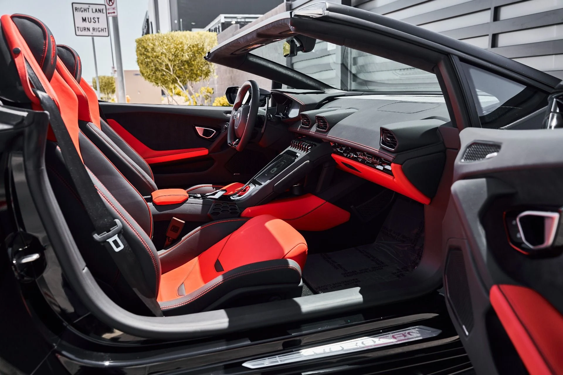 mph025_2040192874_Used_2024_Lamborghini_Huracan_EVO_Base_1778372642_efcd853459