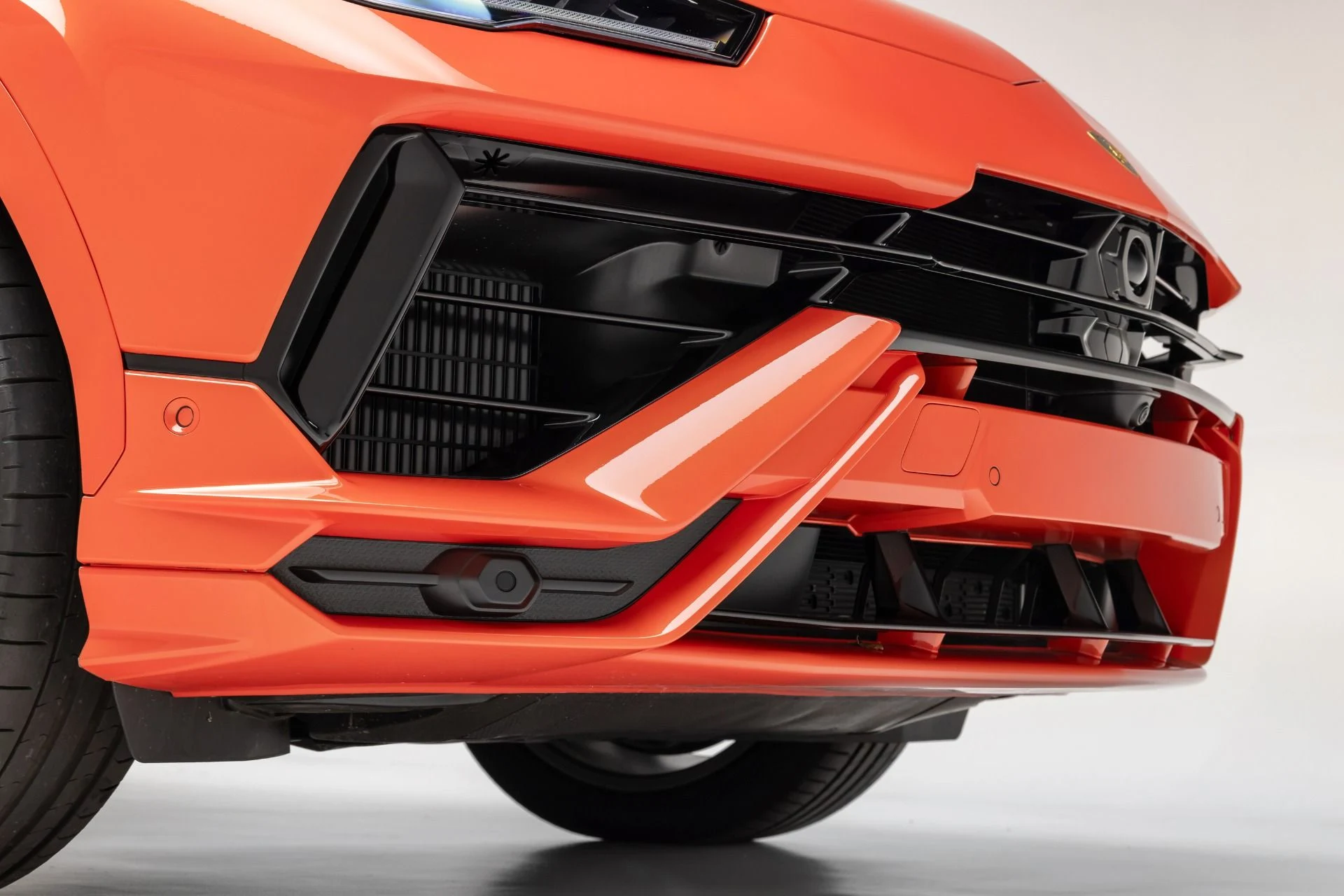 mph025_2042968350_Used_2024_Lamborghini_Urus_S_1766449487_ecc90ee1eb