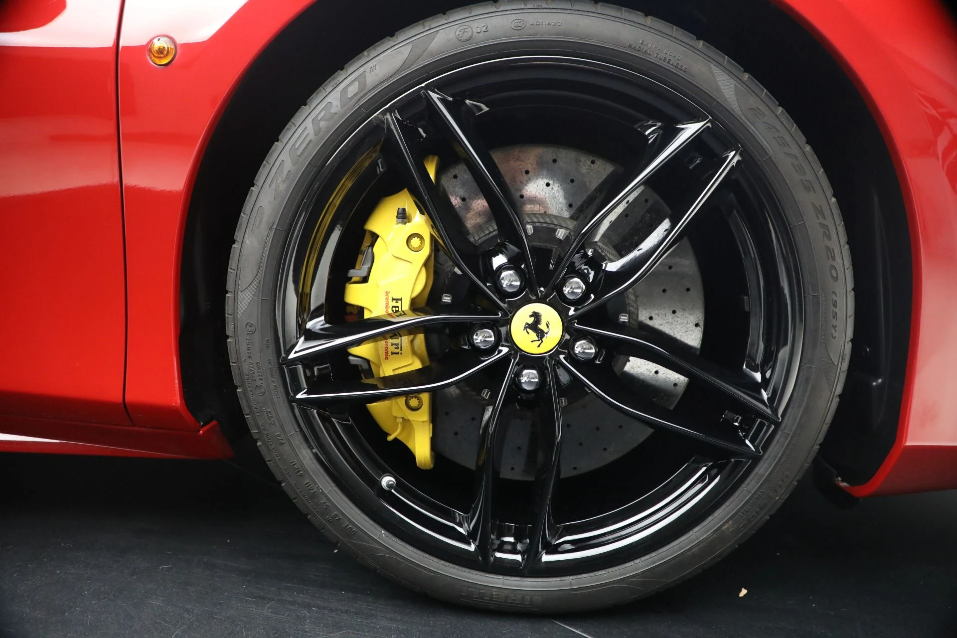mph025_2046300892_Used_2019_Ferrari_488_Spider_1792598381_9b3c2138e0