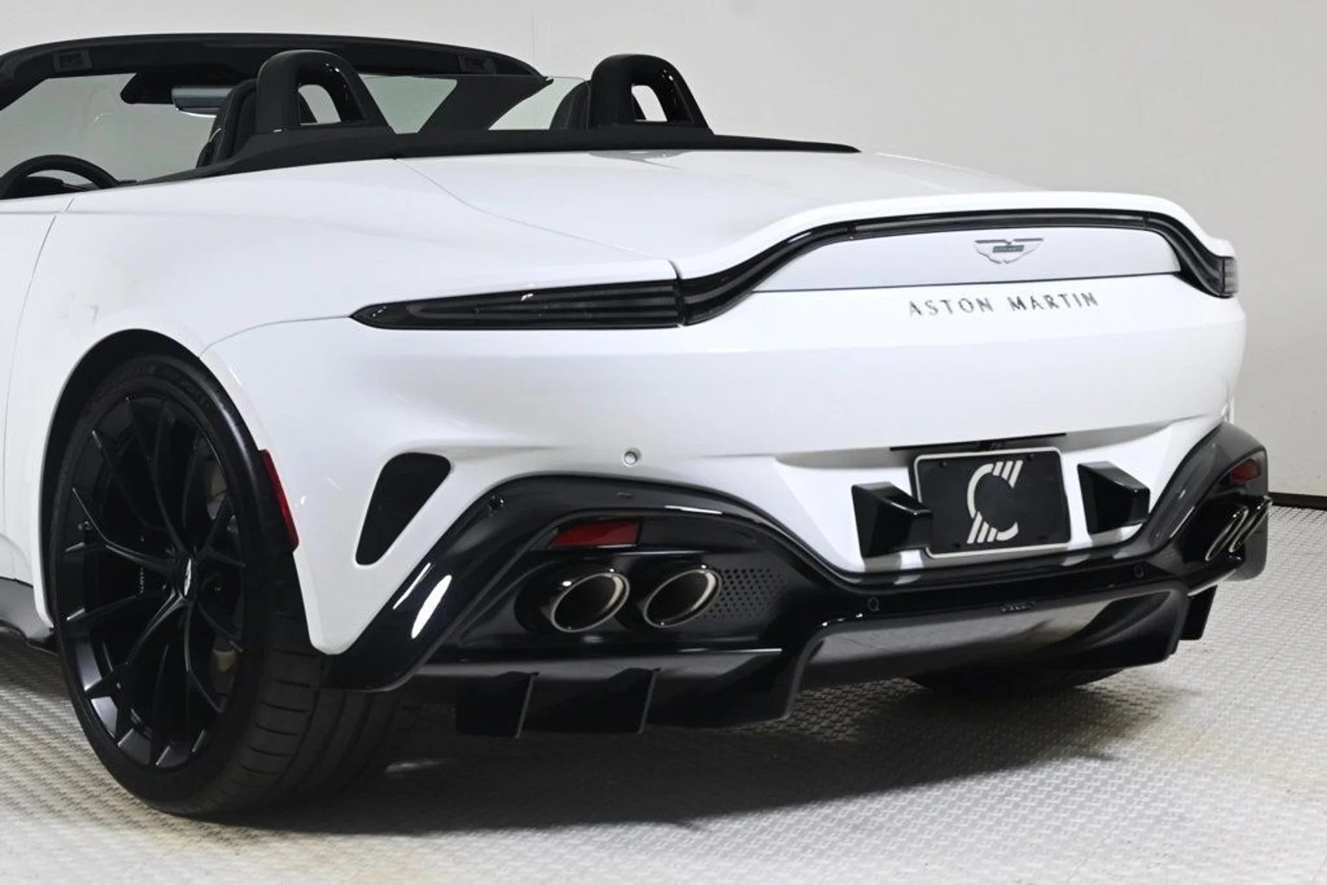 mph025_2049393600_new_2026_aston_martin_vantage_roadster_11350_22950965_26_1024_907a1eabc0